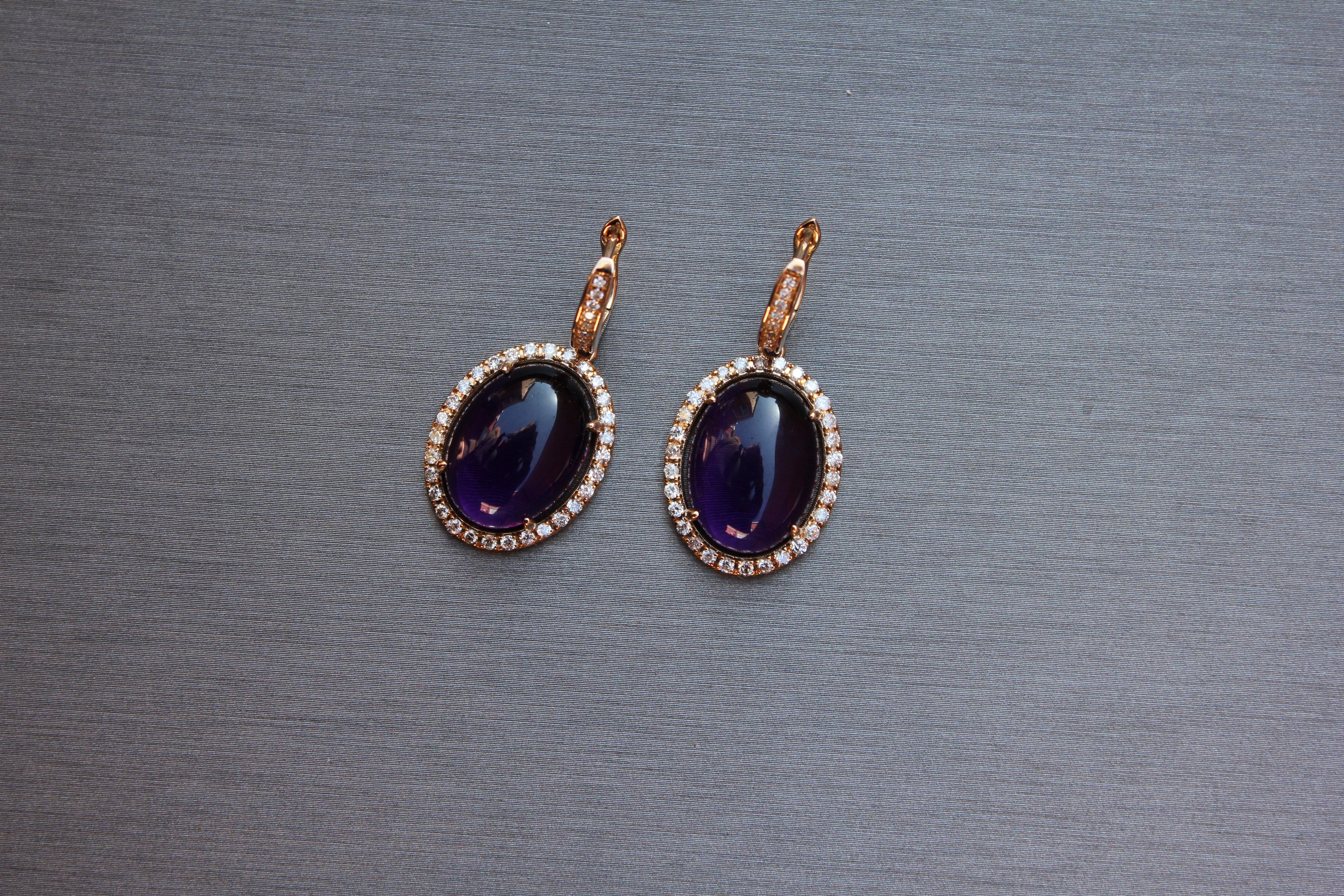 Boucles d'oreilles pendantes Huggie en or jaune 14 carats avec améthyste violette cabochon ovale et halo de diamants Neuf - En vente à Oakton, VA