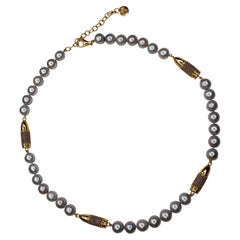 Collana con ametista viola e pavé di perle grigie incastonate in oro A. Silver Vermeil