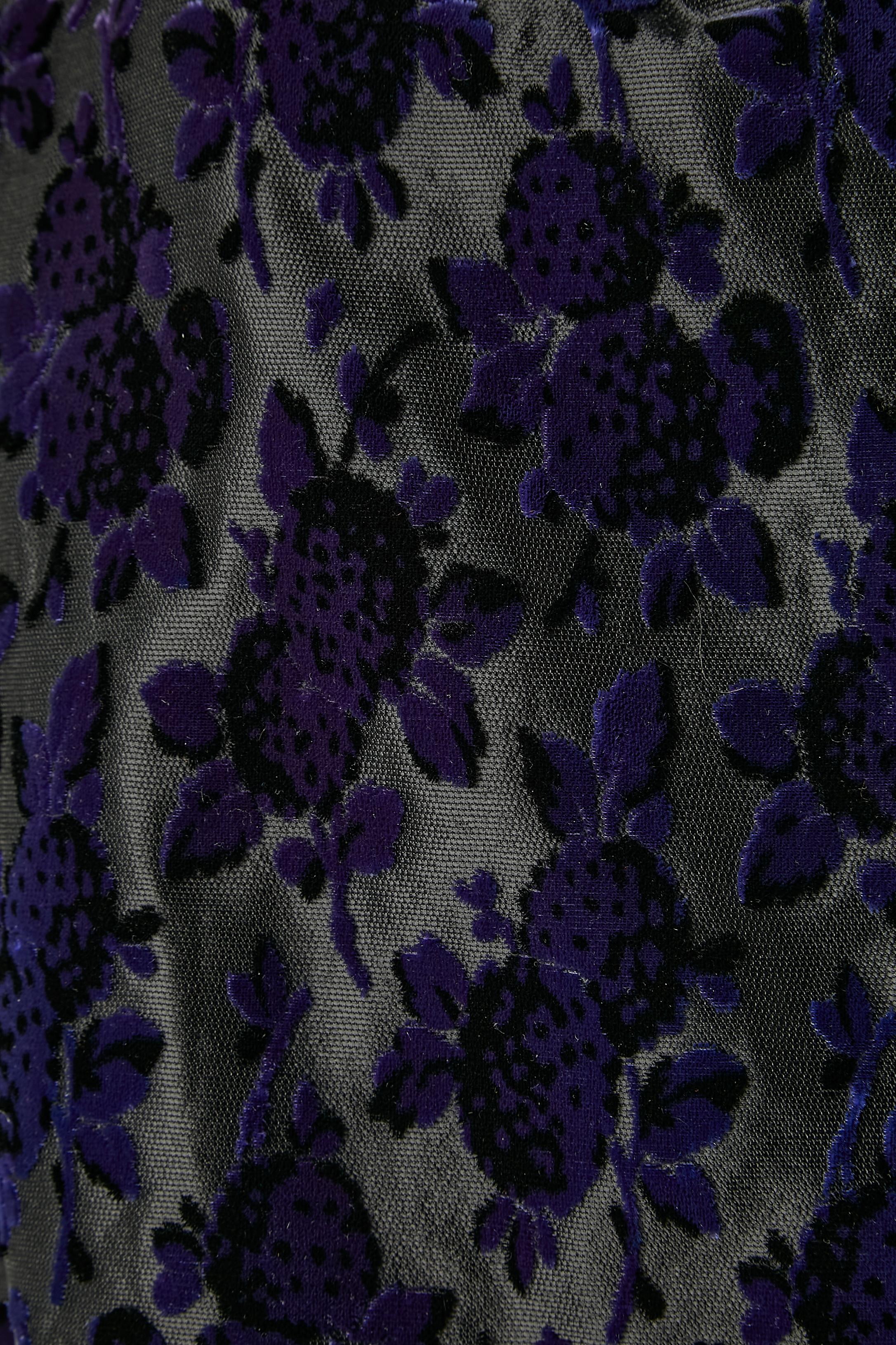 Purple and black double- breasted devoré velvet coat  Jacopini Circa 1950's  In Excellent Condition For Sale In Saint-Ouen-Sur-Seine, FR