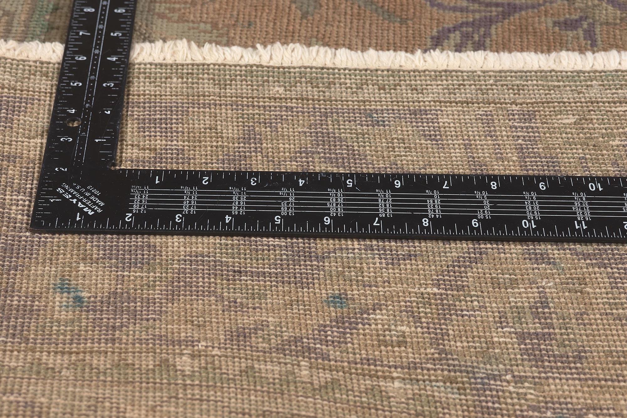 20ième siècle Tapis persan Tabriz vintage violet et vert avec motif cottage de style campagnard anglais en vente