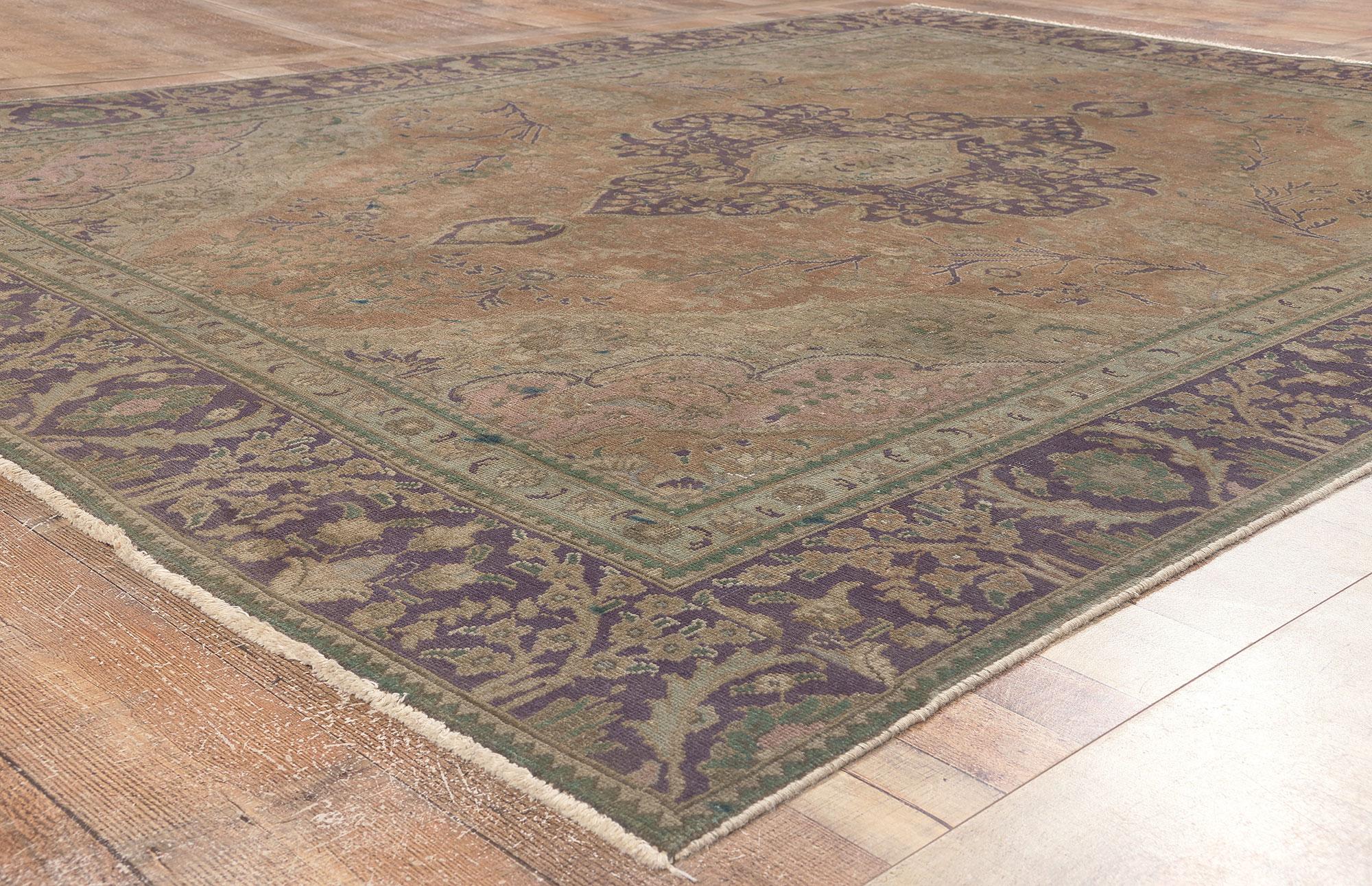 Laine Tapis persan Tabriz vintage violet et vert avec motif cottage de style campagnard anglais en vente