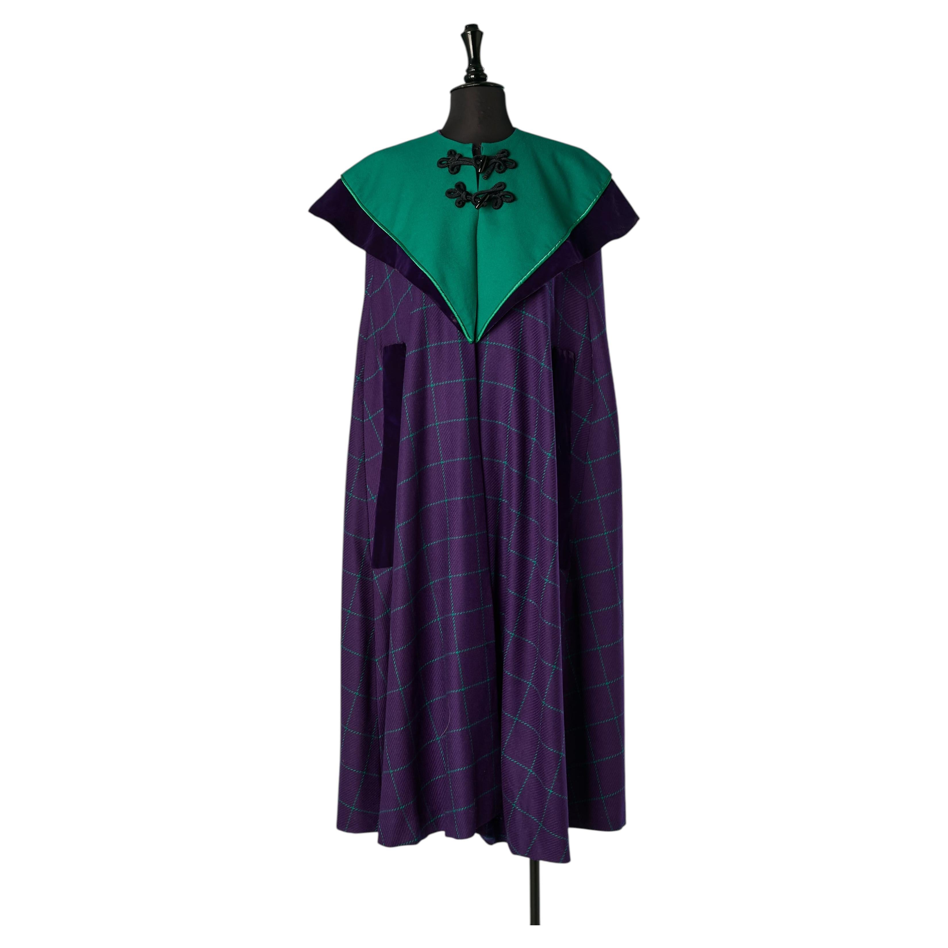 Cape en laine violette et verte à carreaux, Yves Saint Laurent en vente