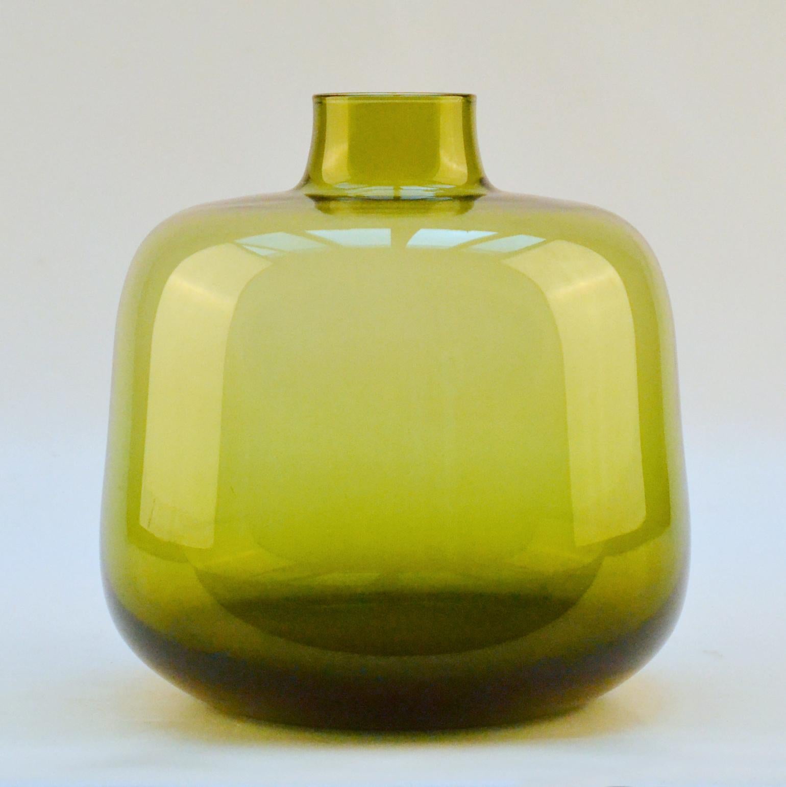 Lila und olivgrüne mundgeblasene Vasen von Leerdam 1960er Jahre (Moderne der Mitte des Jahrhunderts) im Angebot