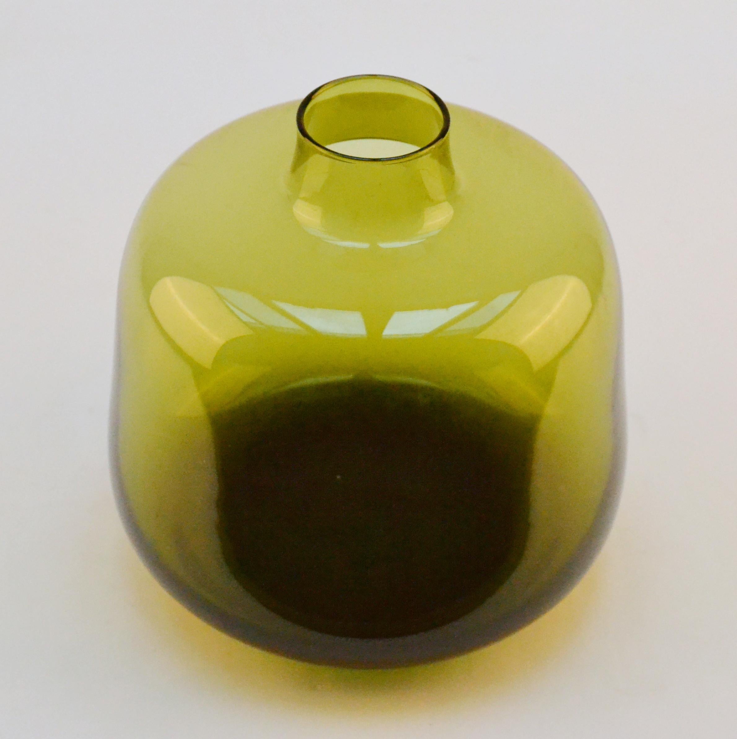 Vasi soffiati a mano viola e verde oliva di Leerdam anni '60 In condizioni ottime in vendita a London, GB