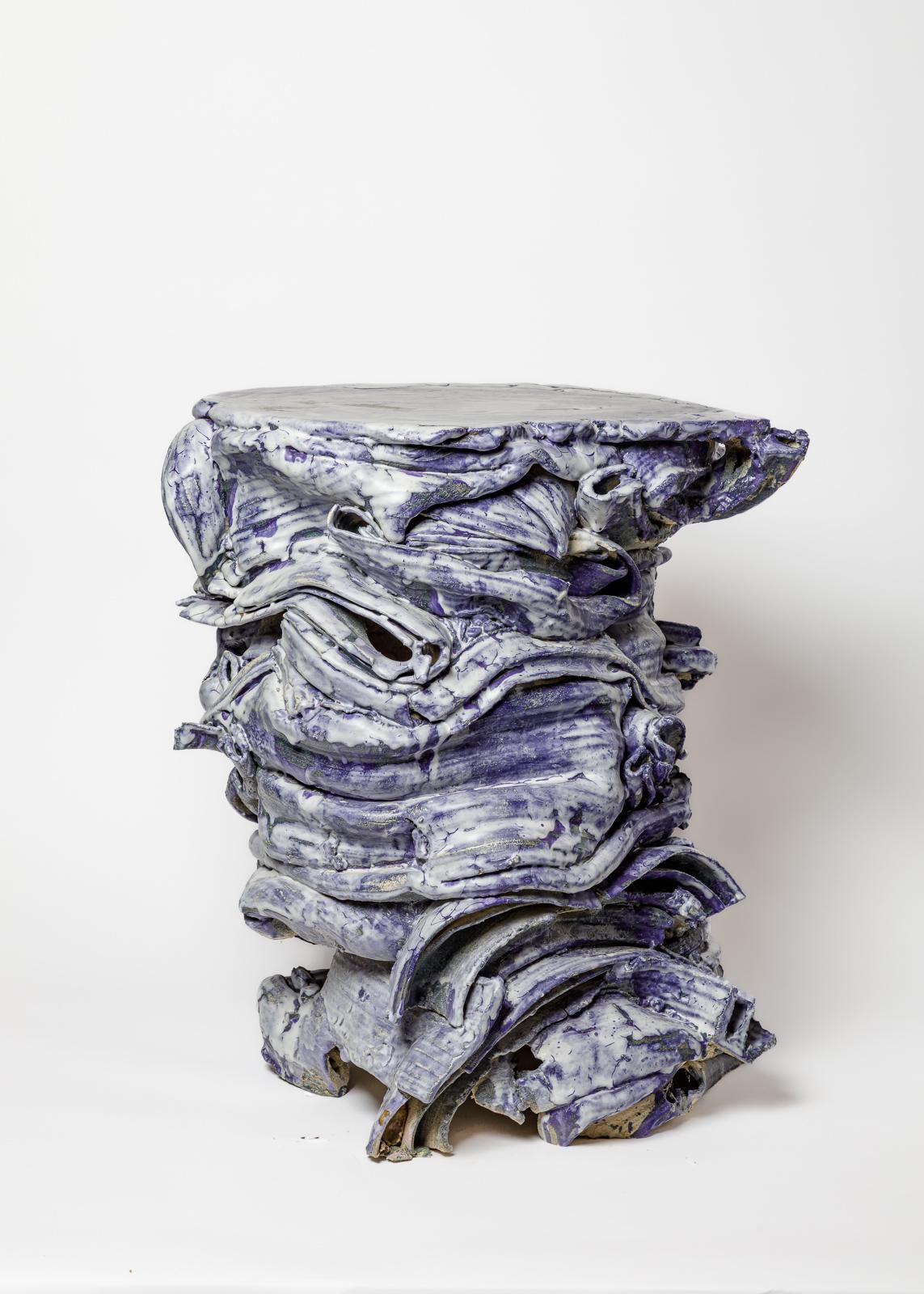 Table en céramique émaillée violette et blanche de Patrick Crulis.
2025. Pièce unique.
H : 24 x 16.5 x 20.9 pouces.
Dimensions approximatives.