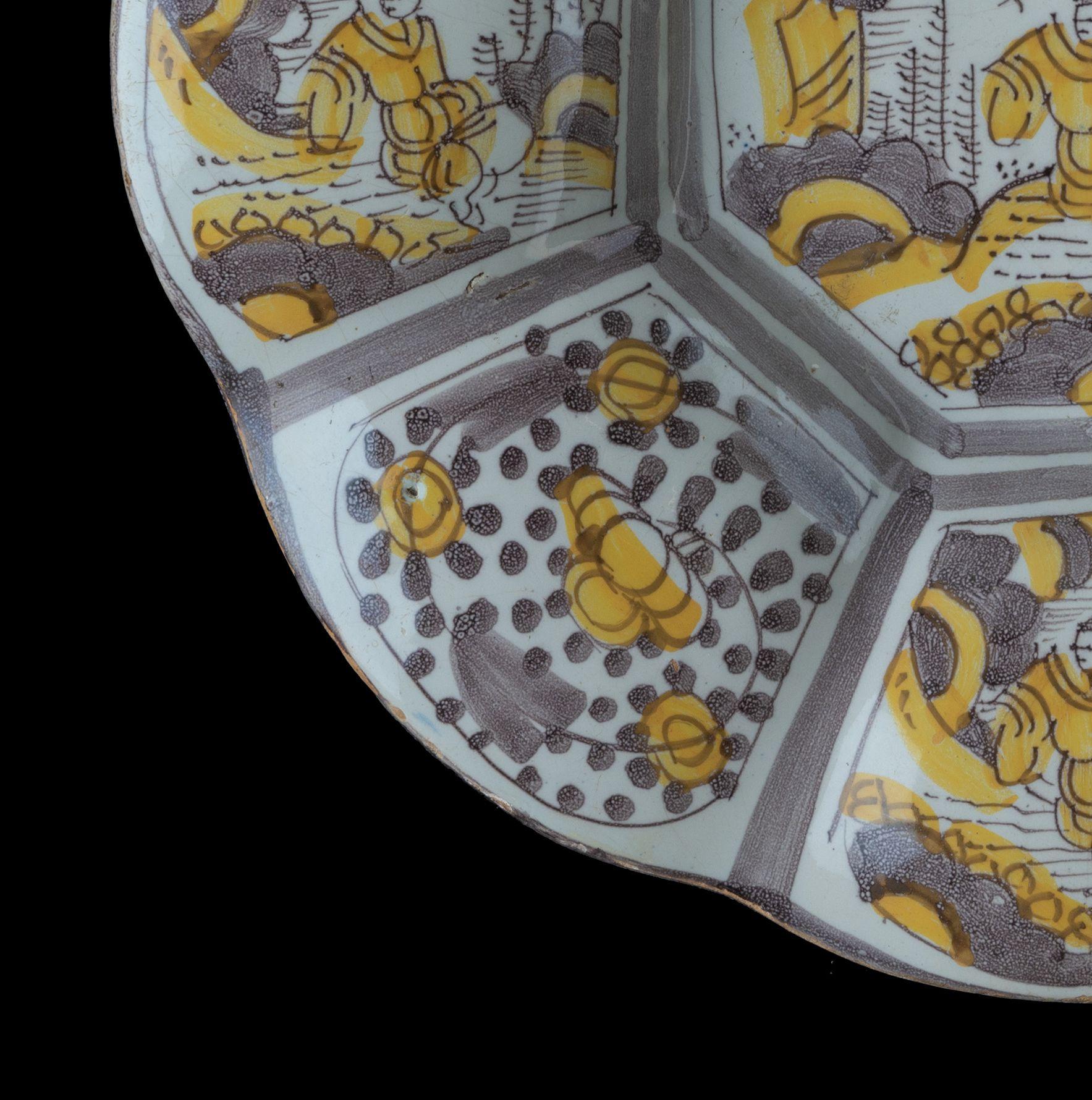 Purple and Yellow Chinoiserie Lobed Dish. Delft, 1680-1690 In Good Condition For Sale In ROSSUM, GE