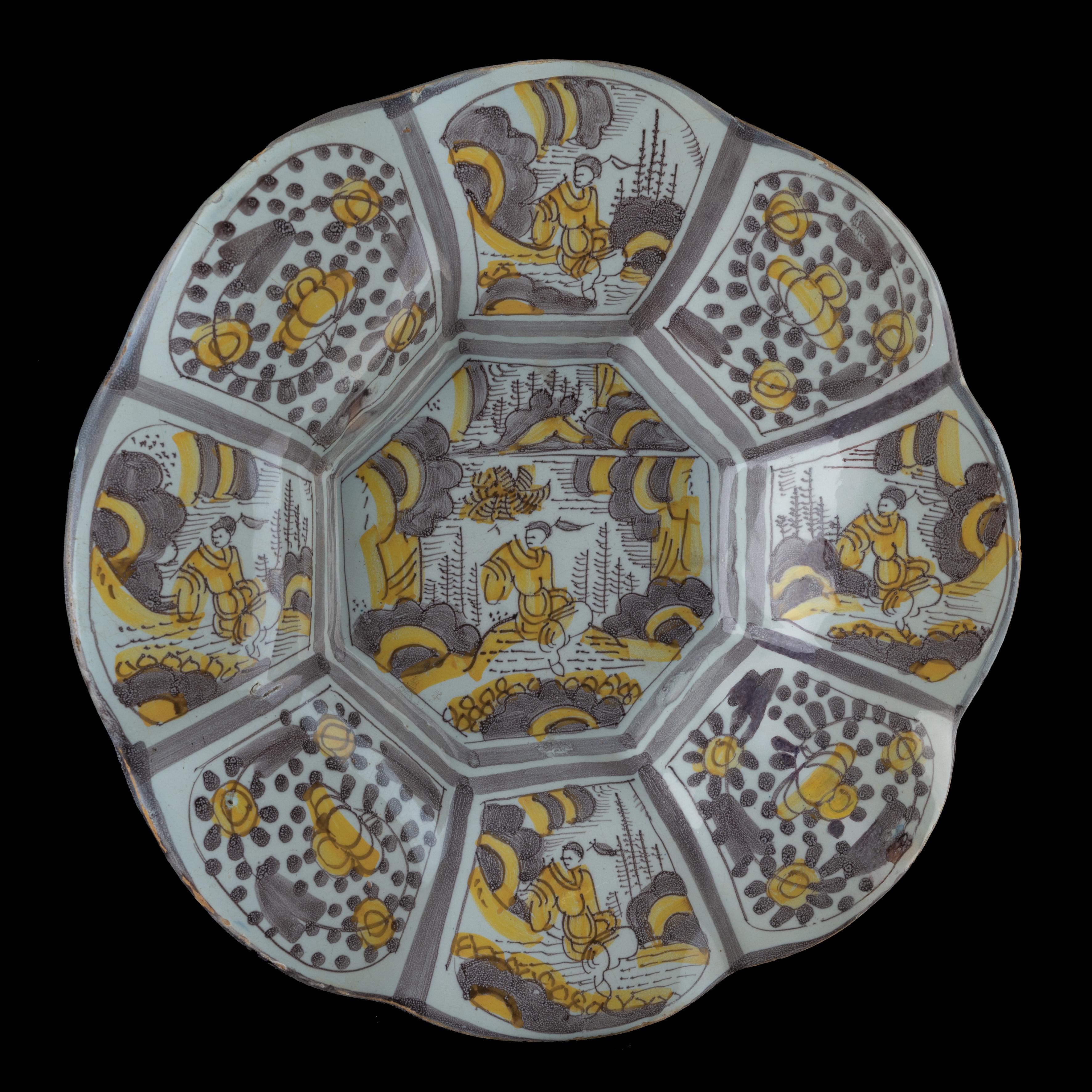 Purple and Yellow Chinoiserie Lobed Dish. Delft, 1680-1690 For Sale 1