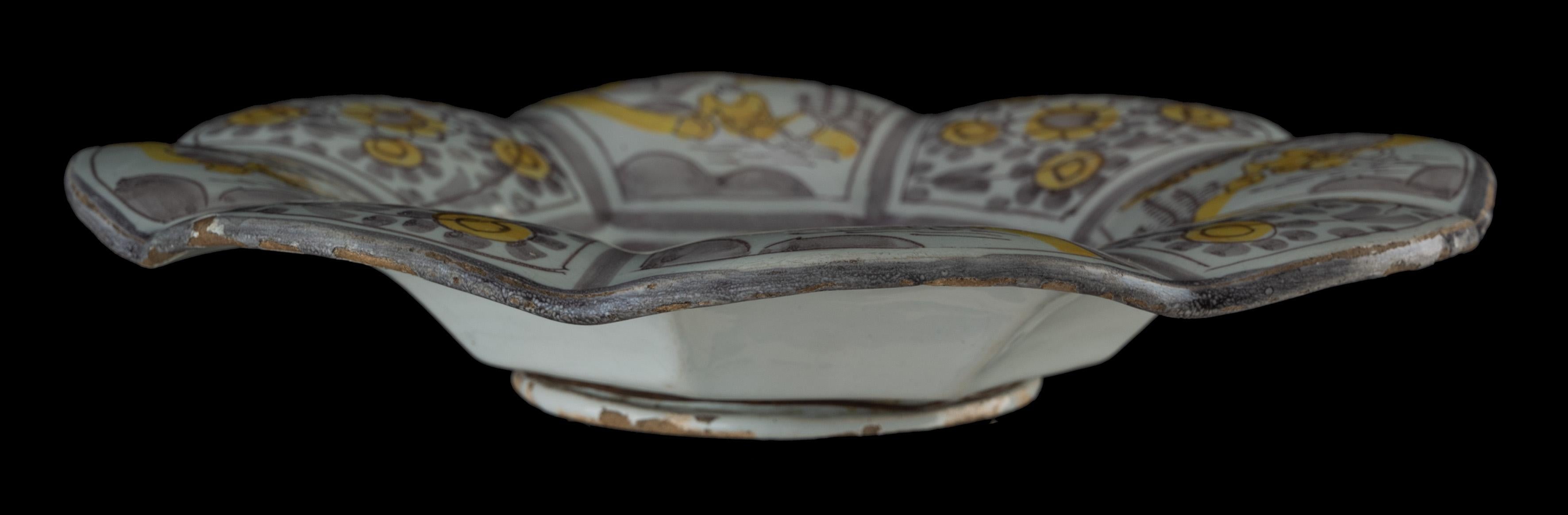 Purple and Yellow Chinoiserie Lobed Dish, Delft, 1680-1700 For Sale 3