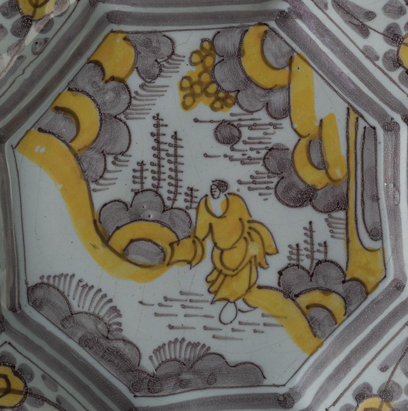 Baroque Purple and Yellow Chinoiserie Lobed Dish, Delft, 1680-1700 For Sale