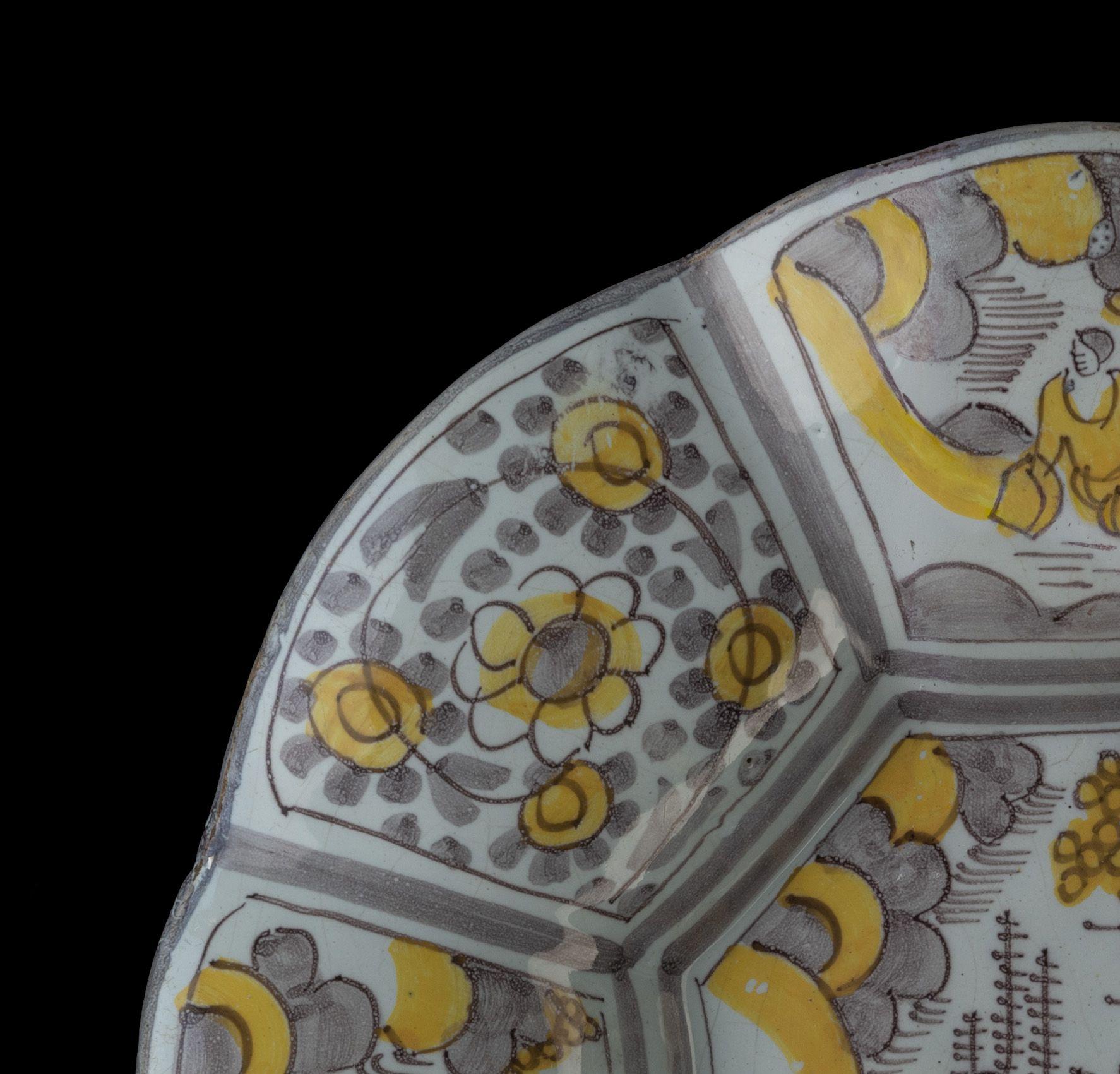 Dutch Purple and Yellow Chinoiserie Lobed Dish, Delft, 1680-1700 For Sale