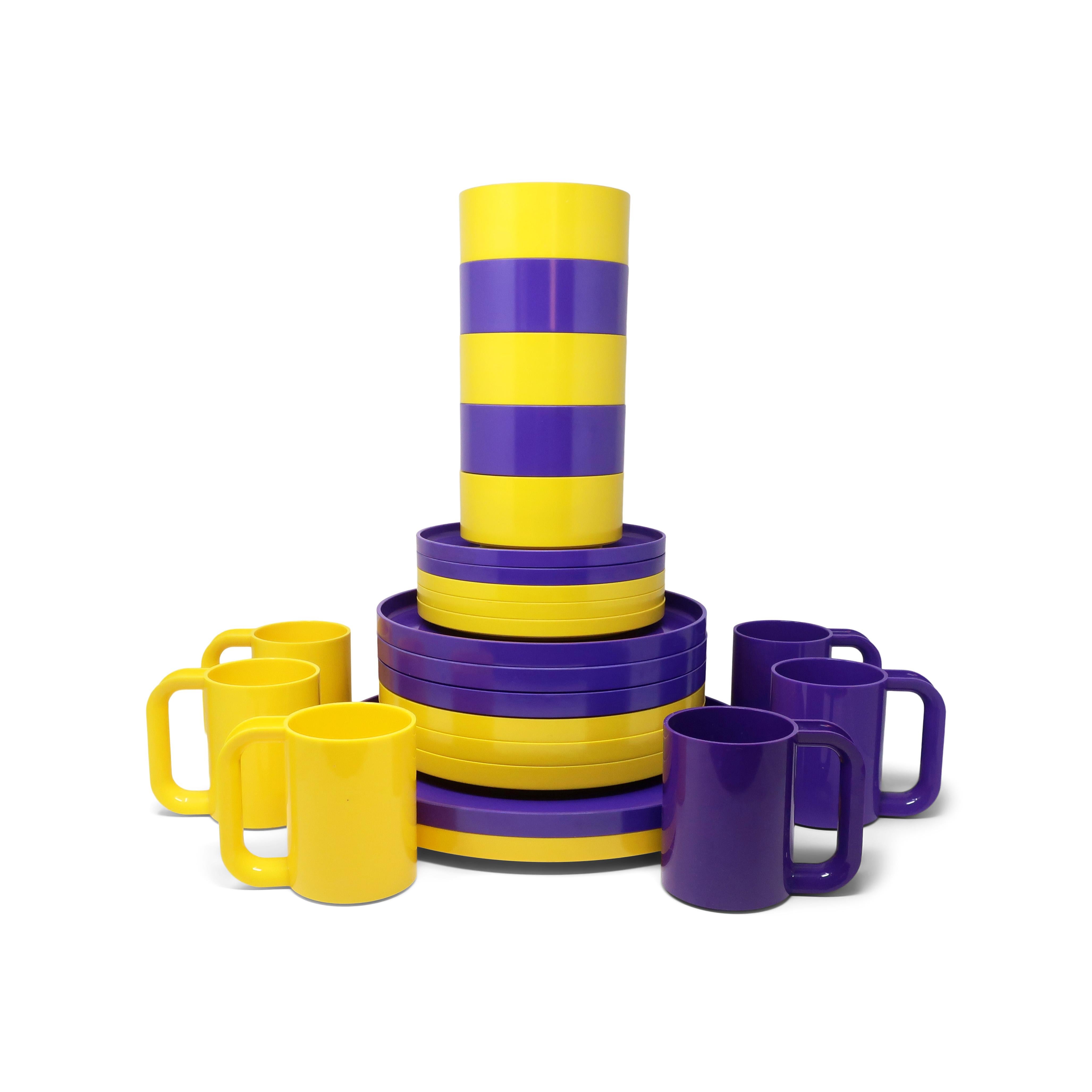 Postmoderne Arts de la table violet et jaune de Vignelli pour Heller, service pour 6 personnes en vente
