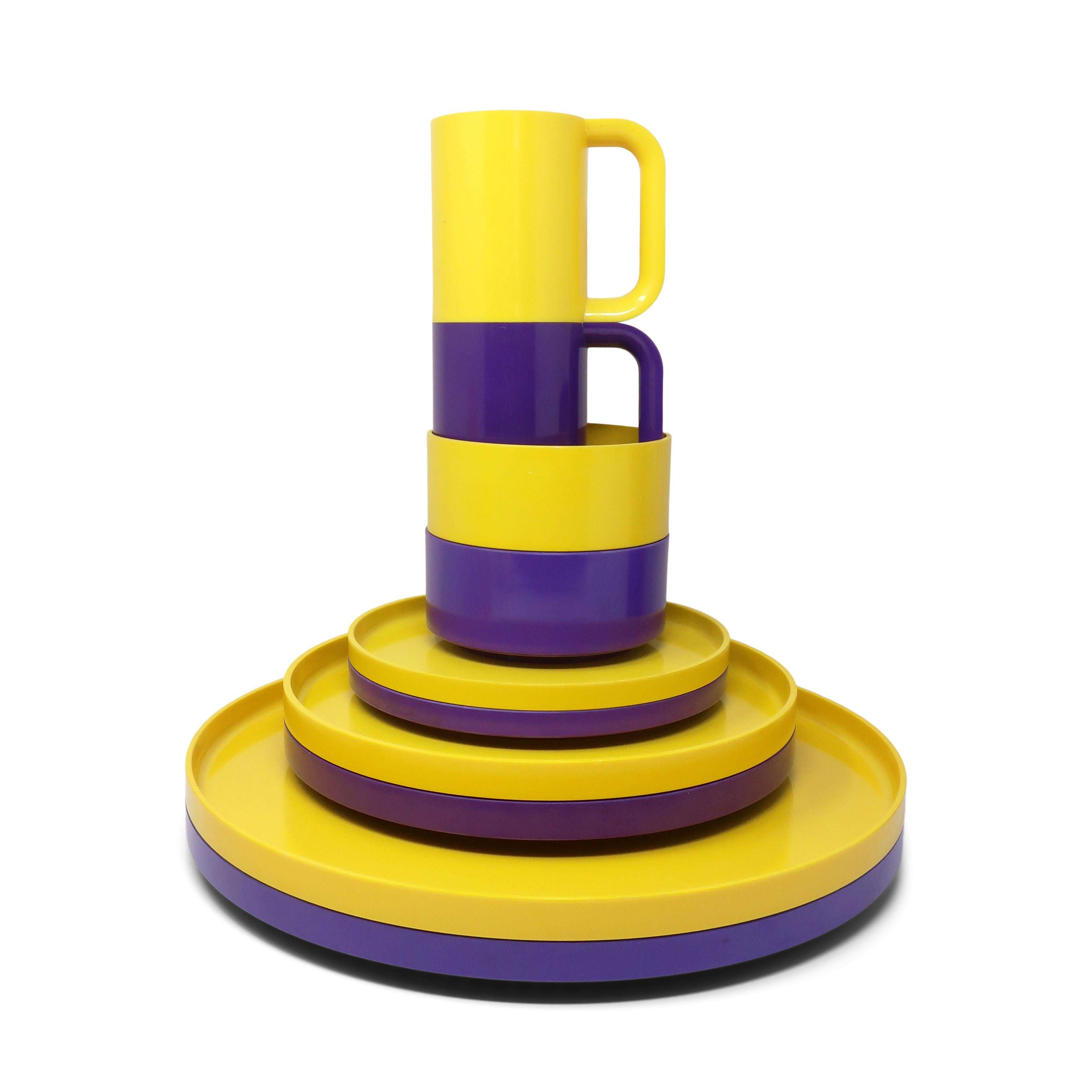 Plastique Arts de la table violet et jaune de Vignelli pour Heller, service pour 6 personnes en vente