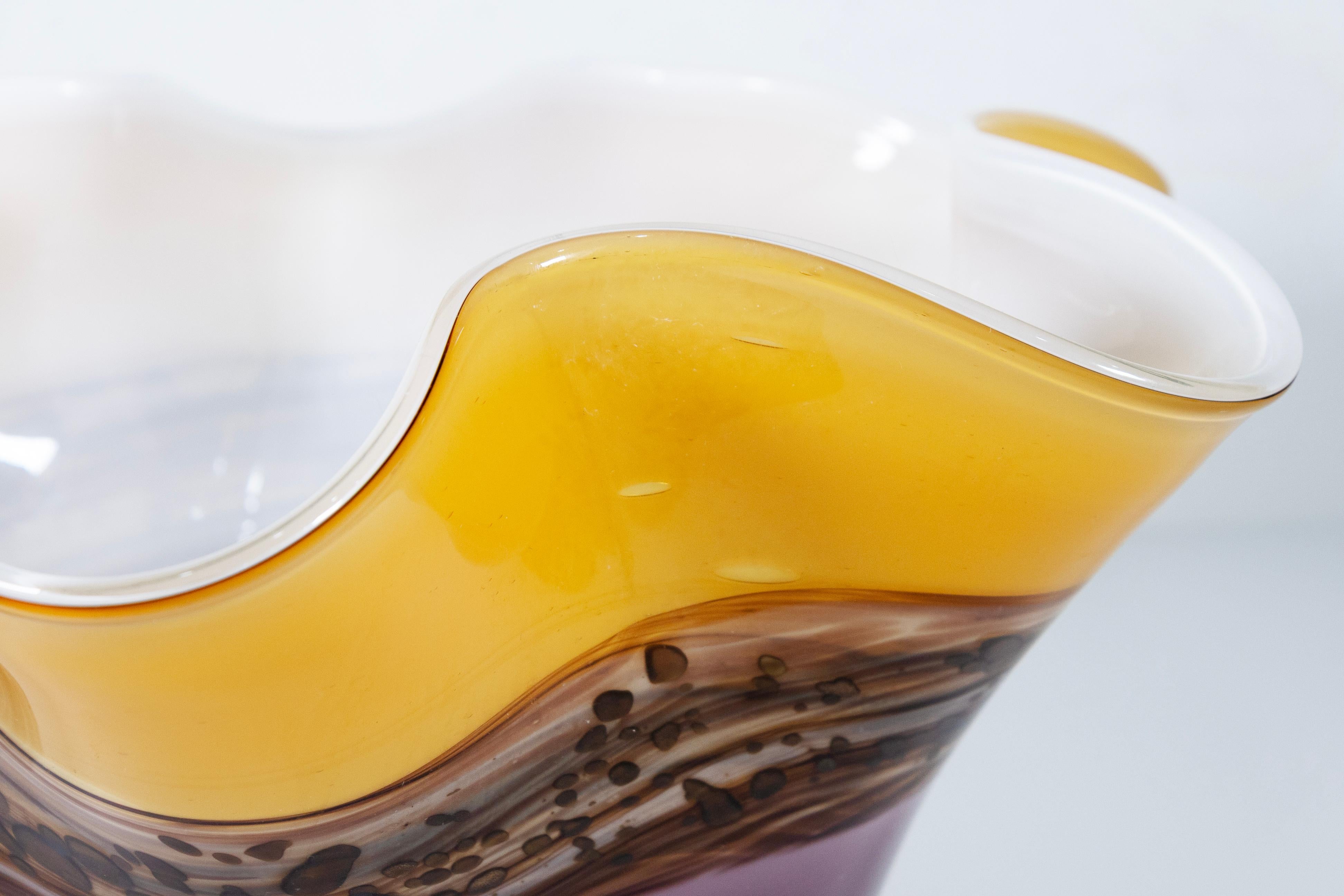 Vaso di vetro soffiato a mano viola e giallo Viz Glass Inc. In condizioni buone in vendita a Keego Harbor, MI
