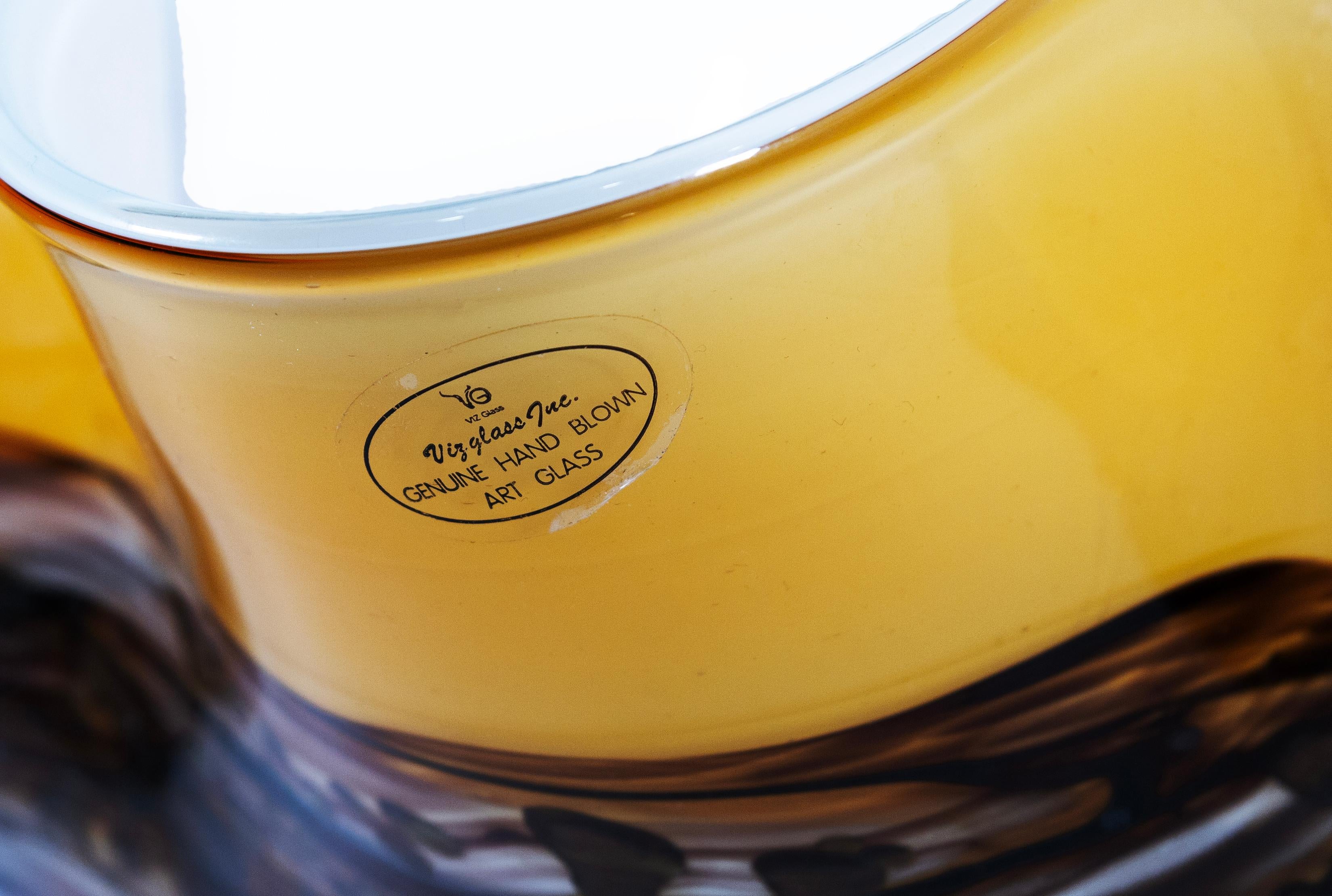XX secolo Vaso di vetro soffiato a mano viola e giallo Viz Glass Inc. in vendita