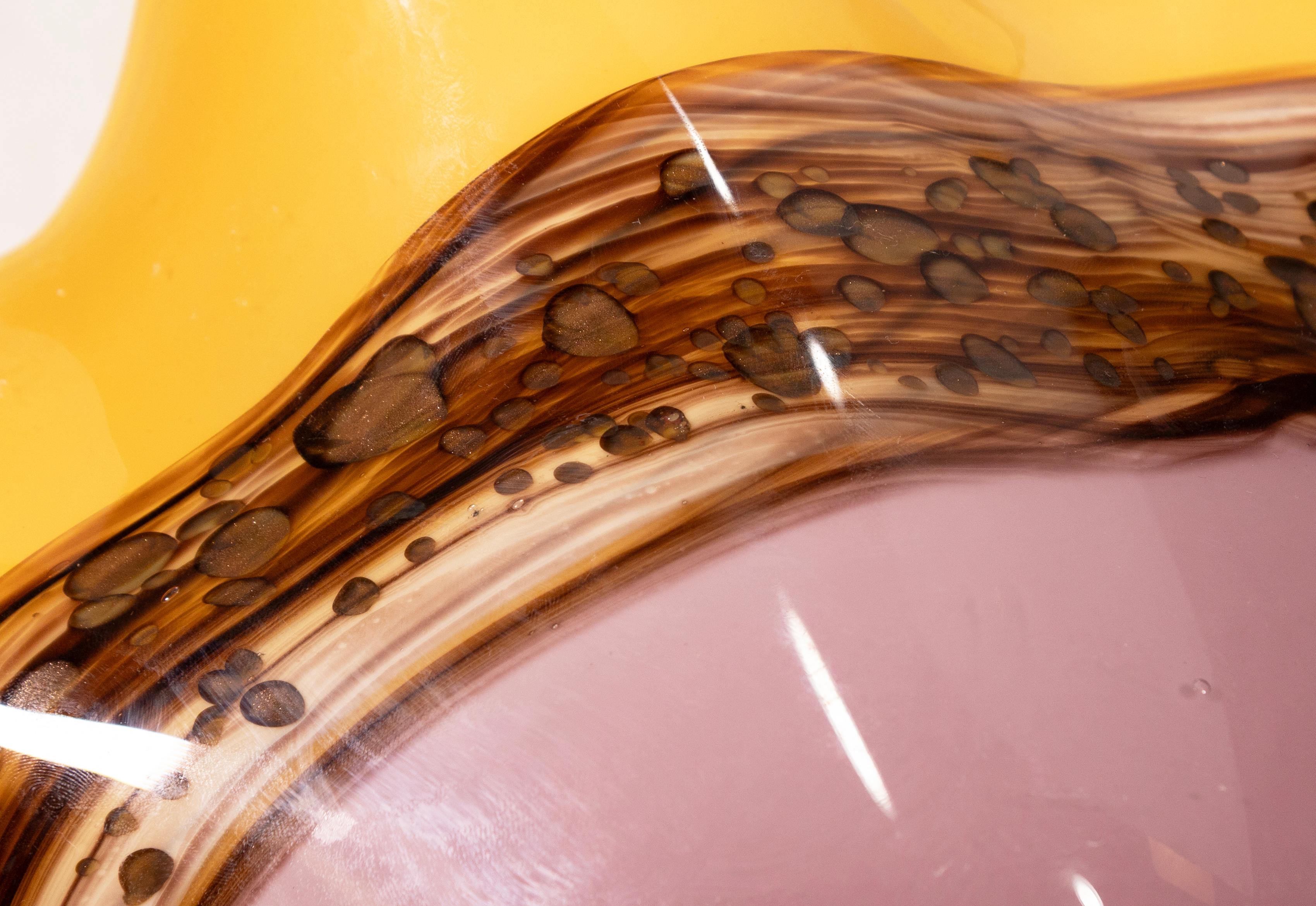 Vaso di vetro soffiato a mano viola e giallo Viz Glass Inc. in vendita 1