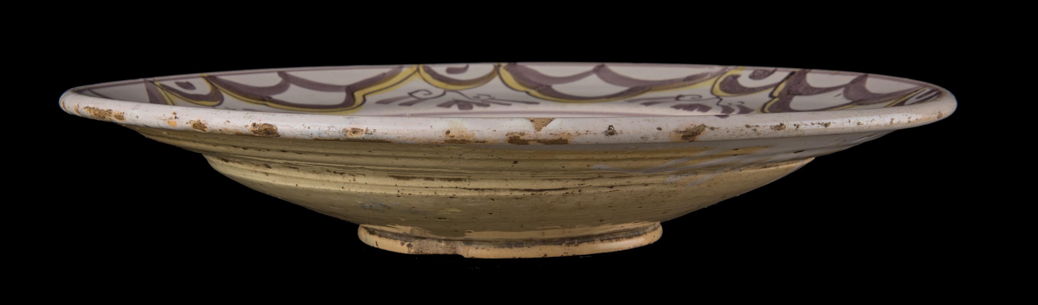 Glazed Purple and Yellow Majolica Charger with a Beggar the Netherlands, 1675-1700 For Sale