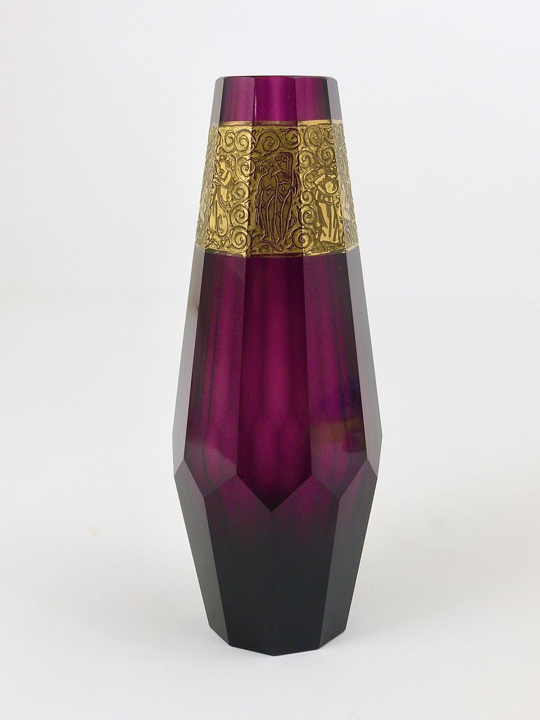 Lila Art-déco-Vase aus Kristallglas von Ludwig Moser Karlsbad,  Tschechoslowakei, 1920er Jahre im Angebot bei 1stDibs