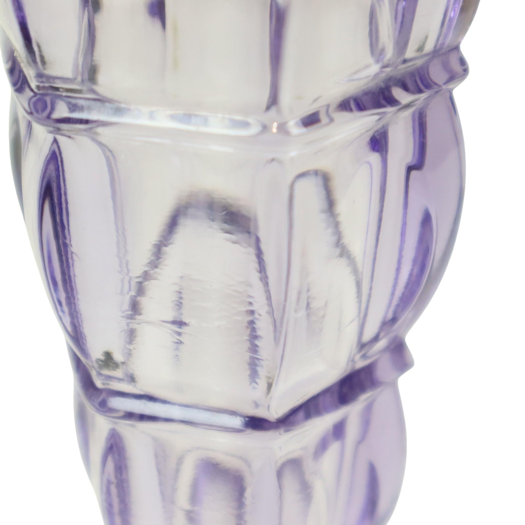 Vaso Art Deco viola in vetro pressato anni '30 in vendita 6