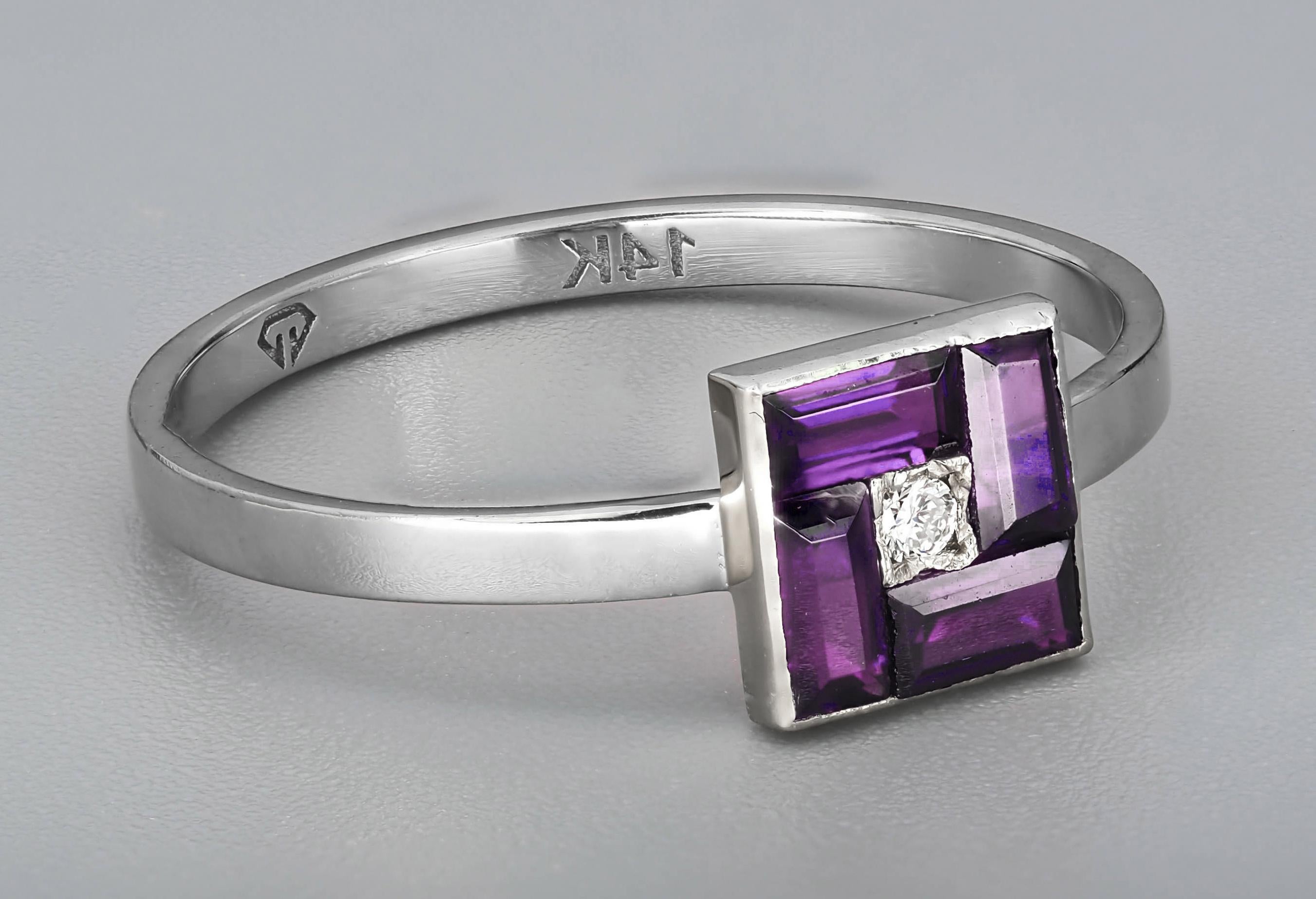 For Sale:  Purple baguette 14k gold ring. 2