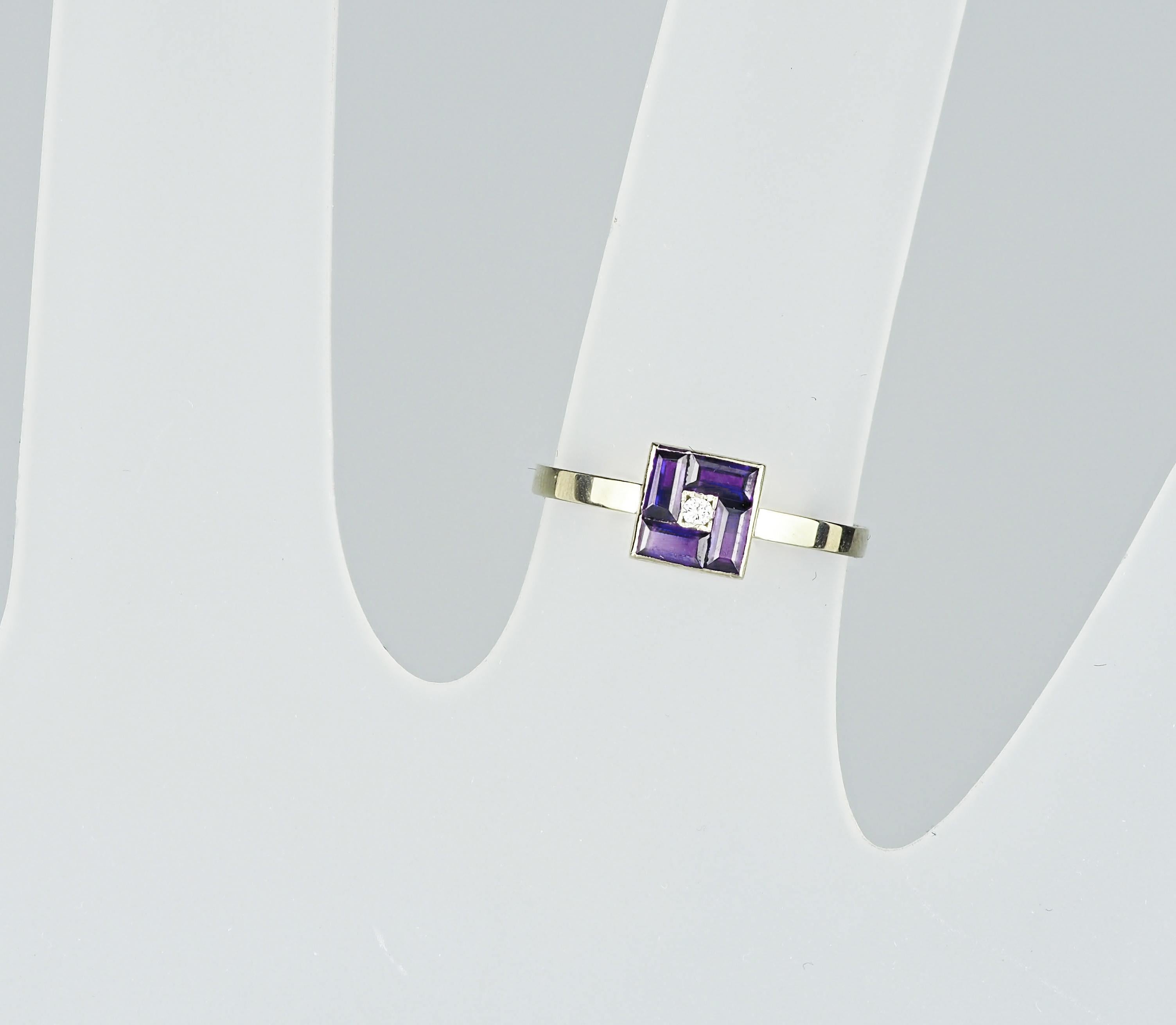 Purple baguette 14k gold ring. 4