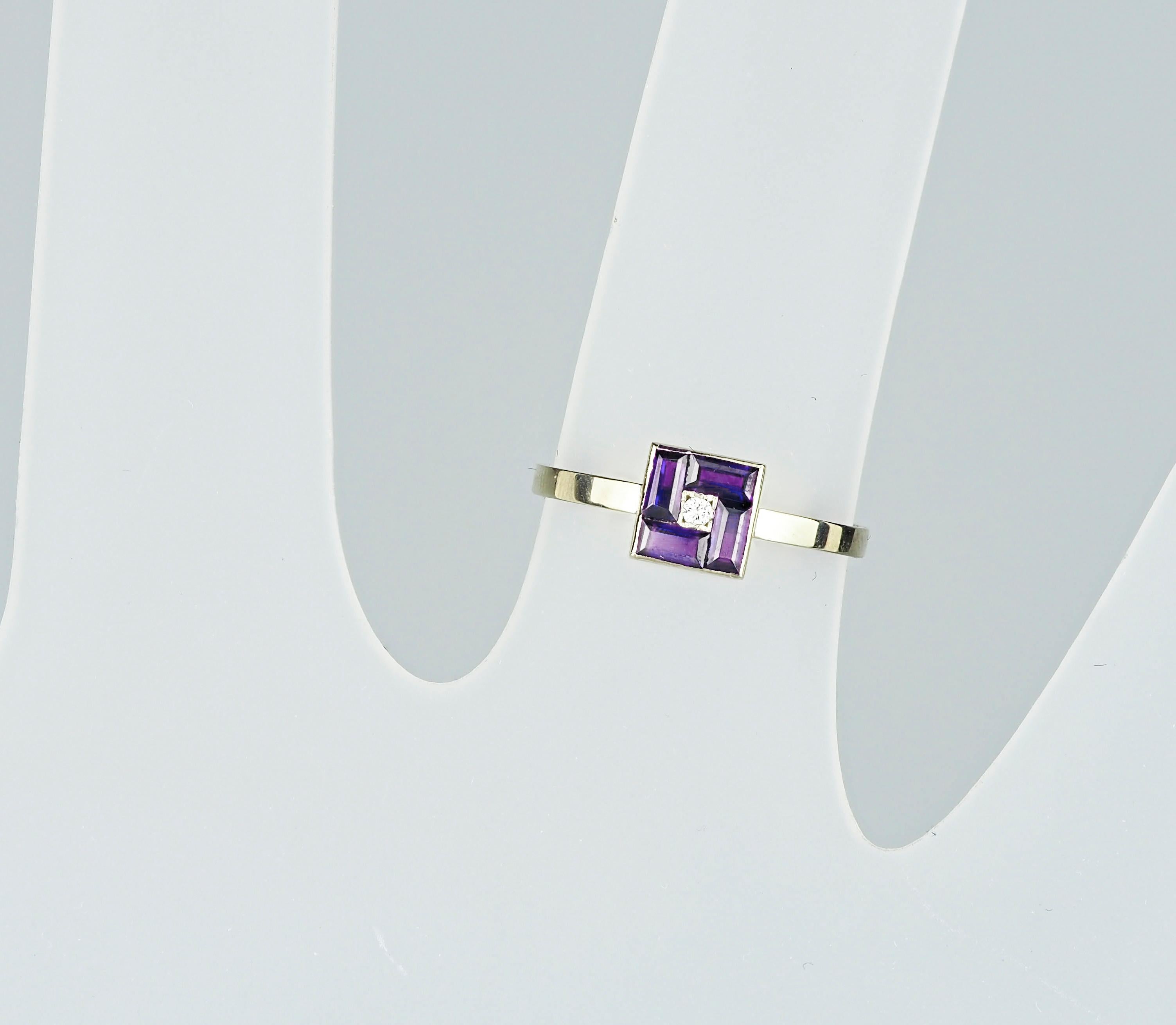 Purple baguette 14k gold ring. In New Condition For Sale In Istanbul, TR