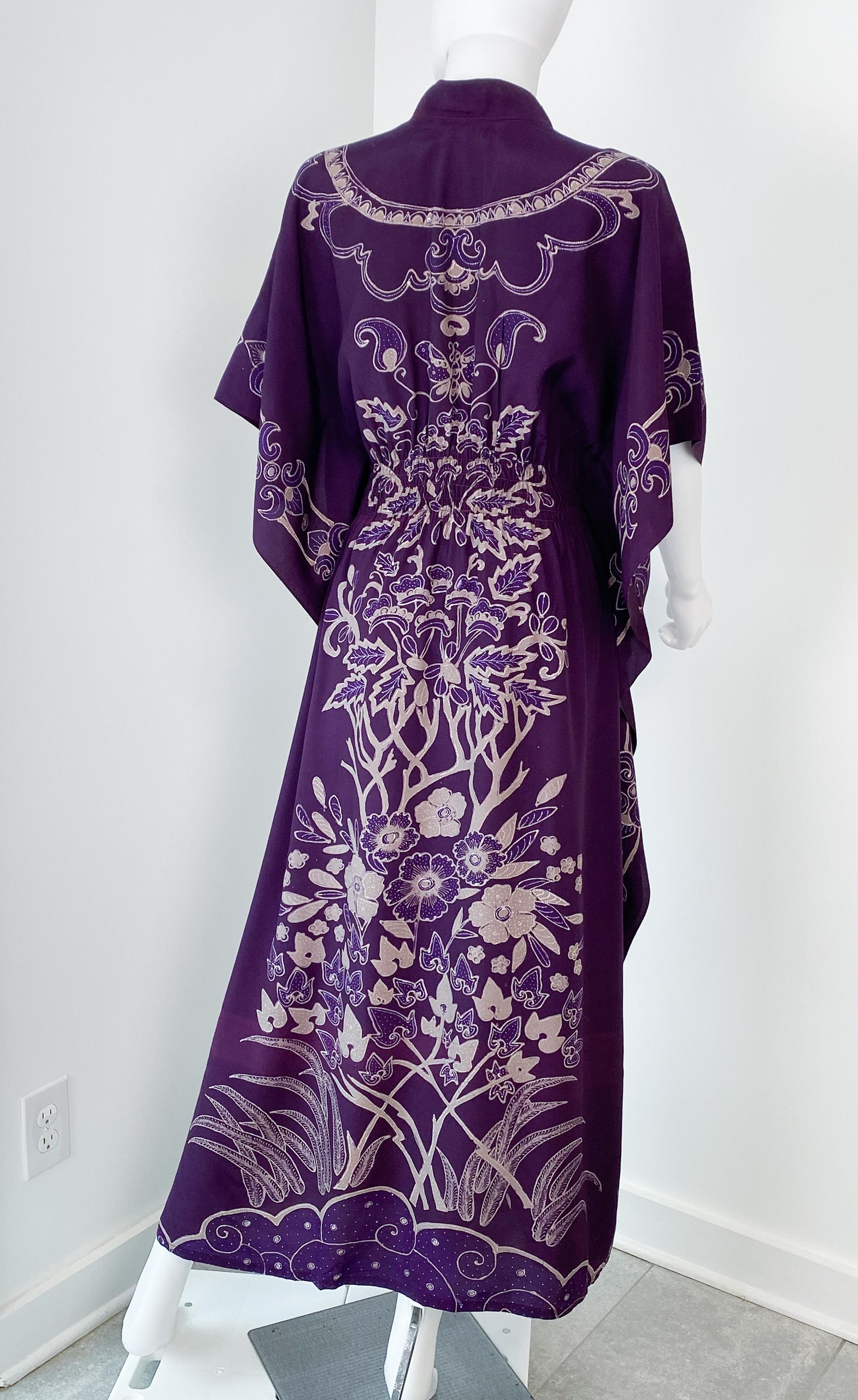Maxi abito caftano in cotone batik viola con maniche a pipistrello taglia 8/10, anni '70 in vendita 8