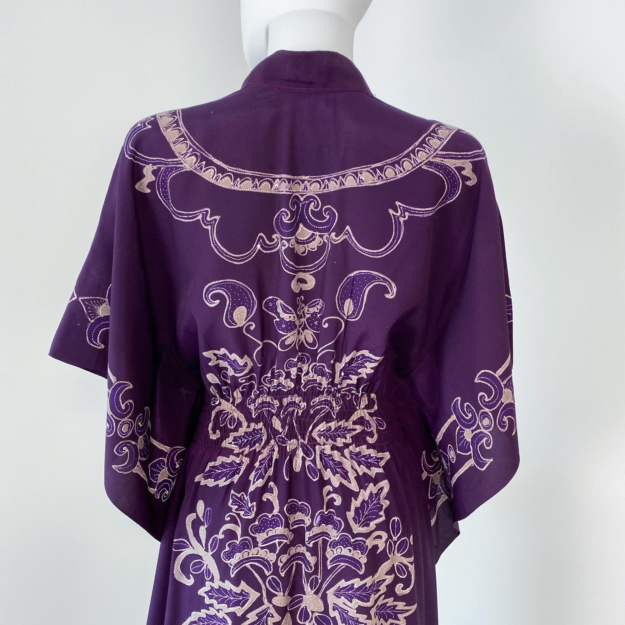 Maxi abito caftano in cotone batik viola con maniche a pipistrello taglia 8/10, anni '70 in vendita 9