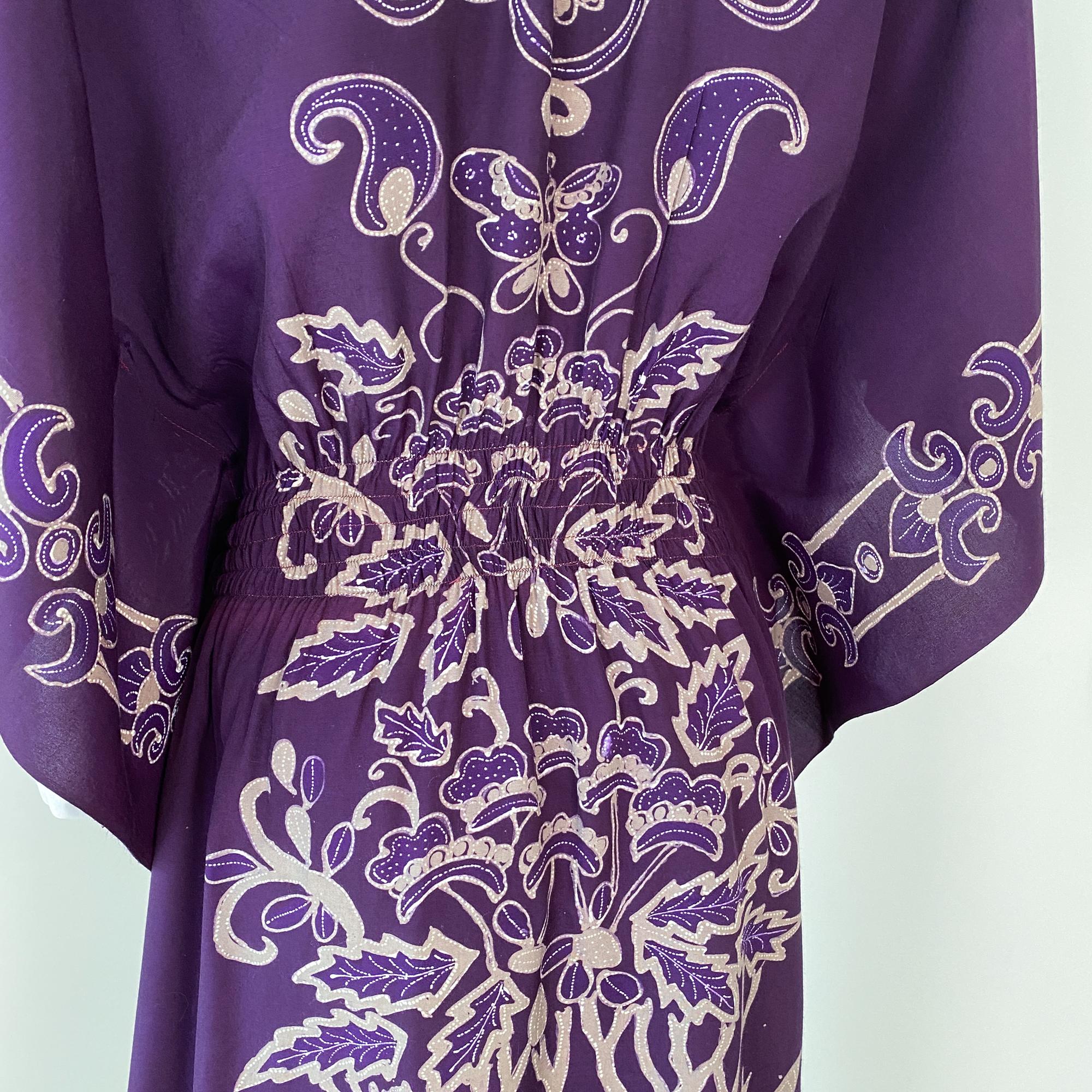 Maxi abito caftano in cotone batik viola con maniche a pipistrello taglia 8/10, anni '70 in vendita 10