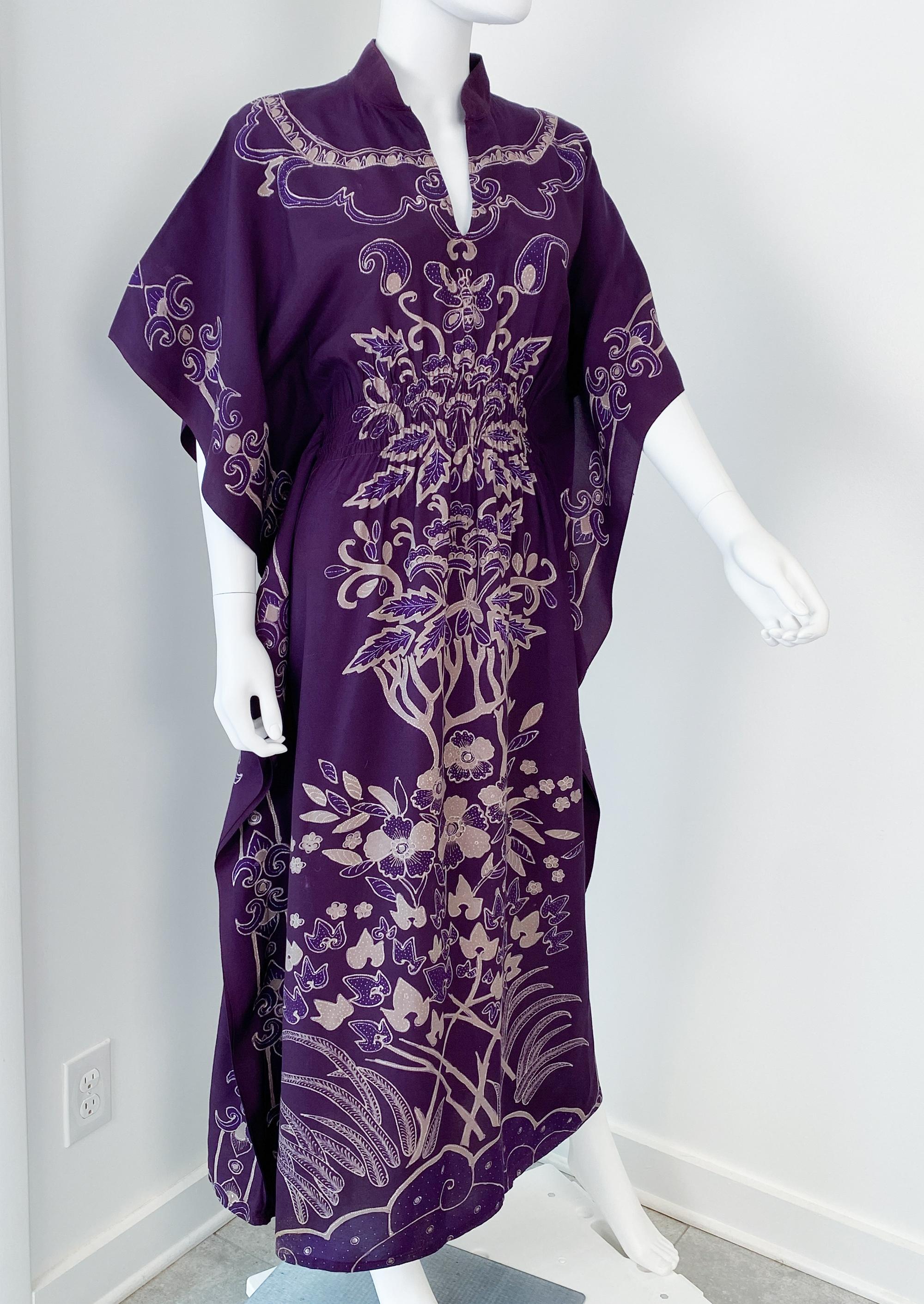 Maxi abito caftano in cotone batik viola con maniche a pipistrello taglia 8/10, anni '70 in vendita 14