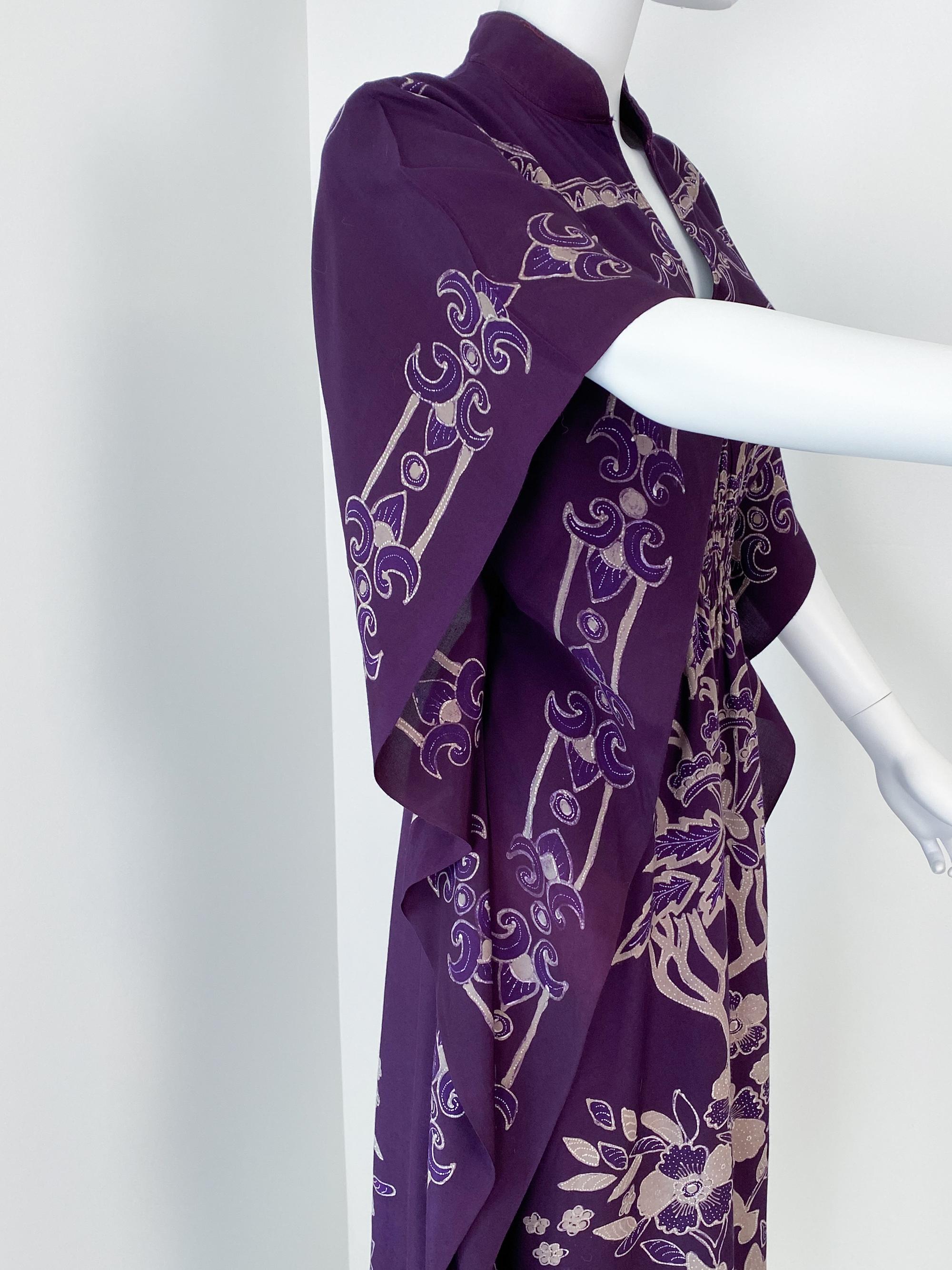 Maxi abito caftano in cotone batik viola con maniche a pipistrello taglia 8/10, anni '70 in vendita 4