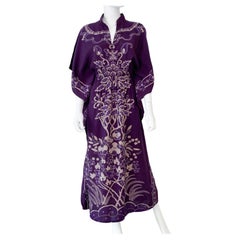 Robe Maxi Caftan en coton batik violet avec manches chauve-souris Taille 8/10, années 1970