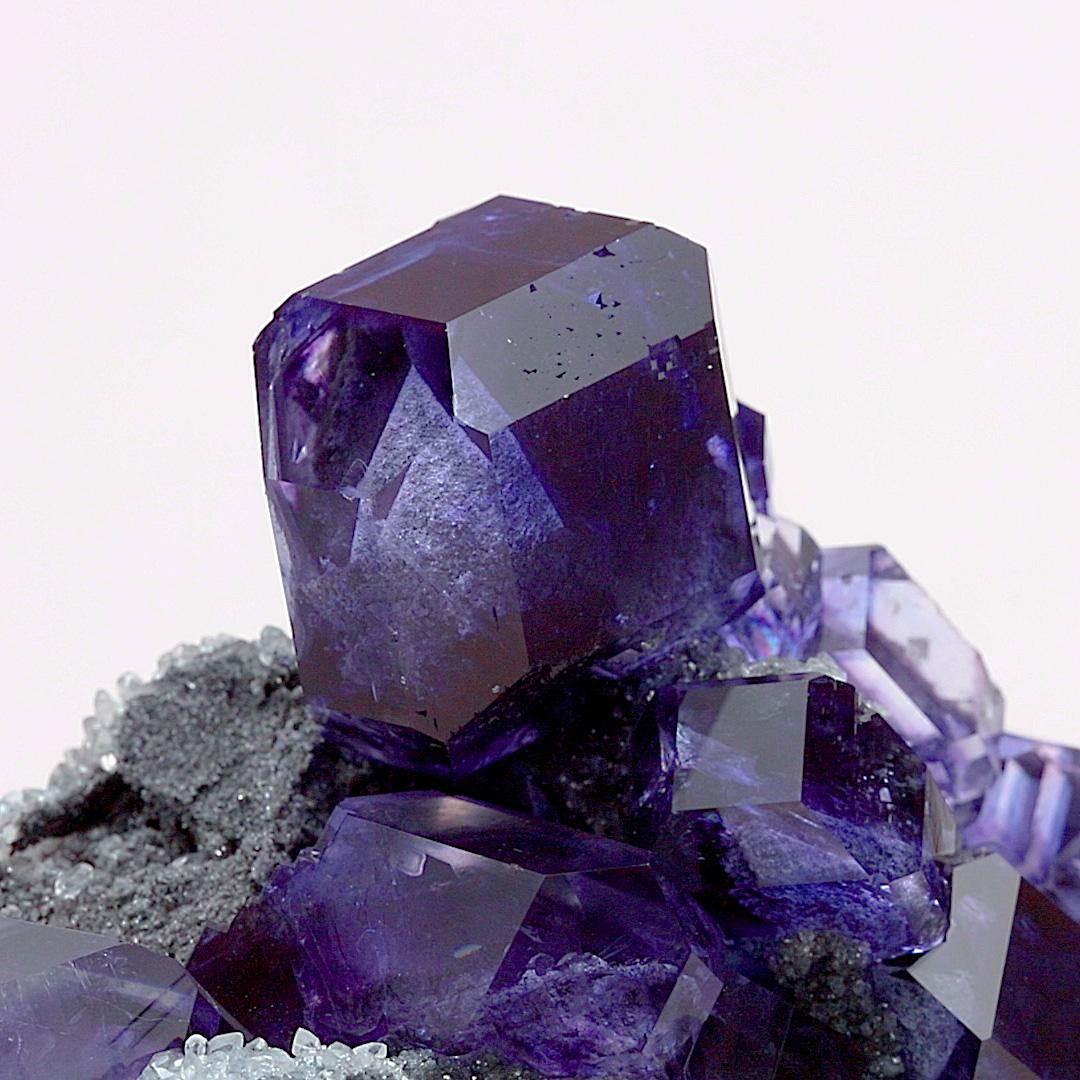 Chinois Spécimen de minéral Fluorite violet / bleu - Xiayang Townes, Chine en vente