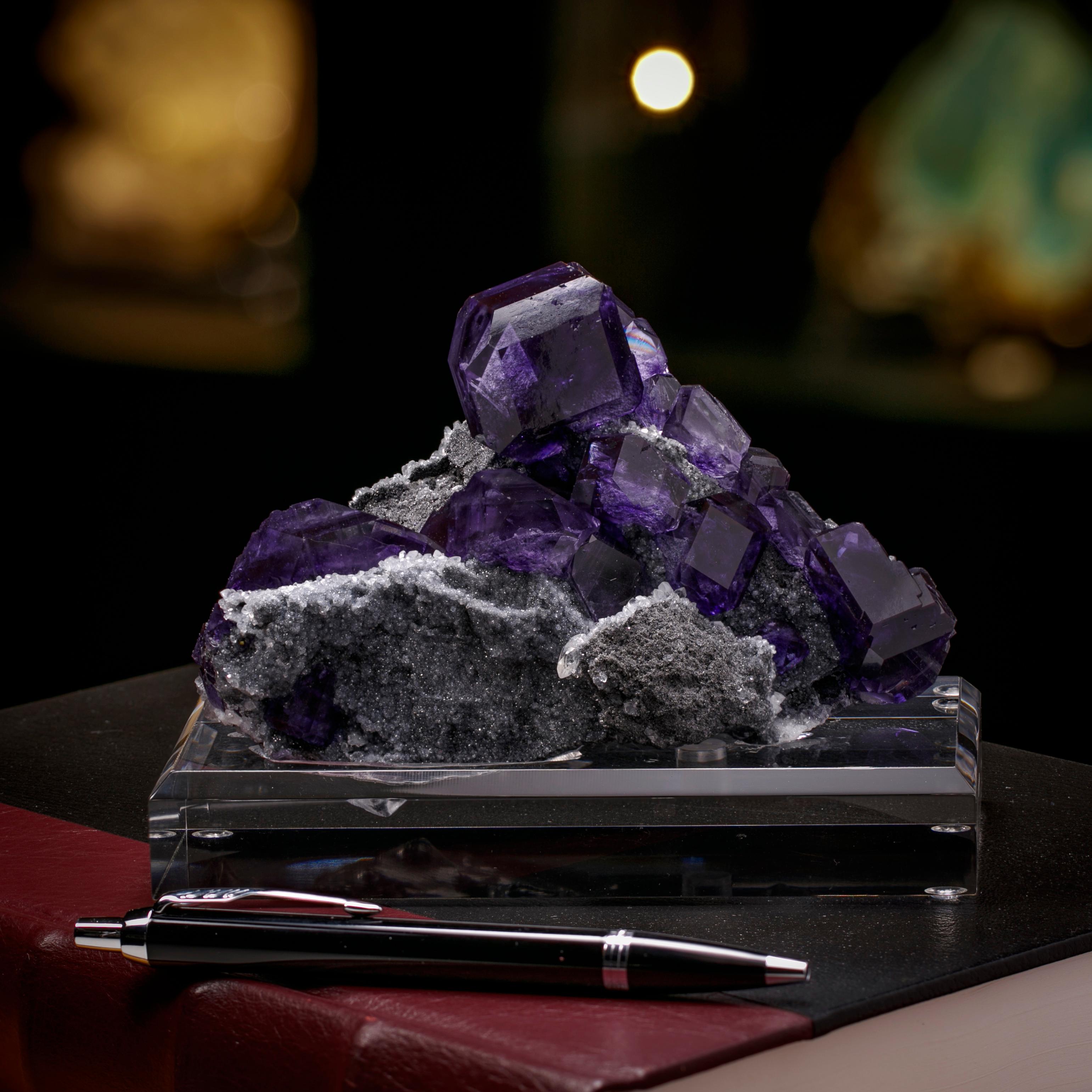 Pierre Spécimen de minéral Fluorite violet / bleu - Xiayang Townes, Chine en vente