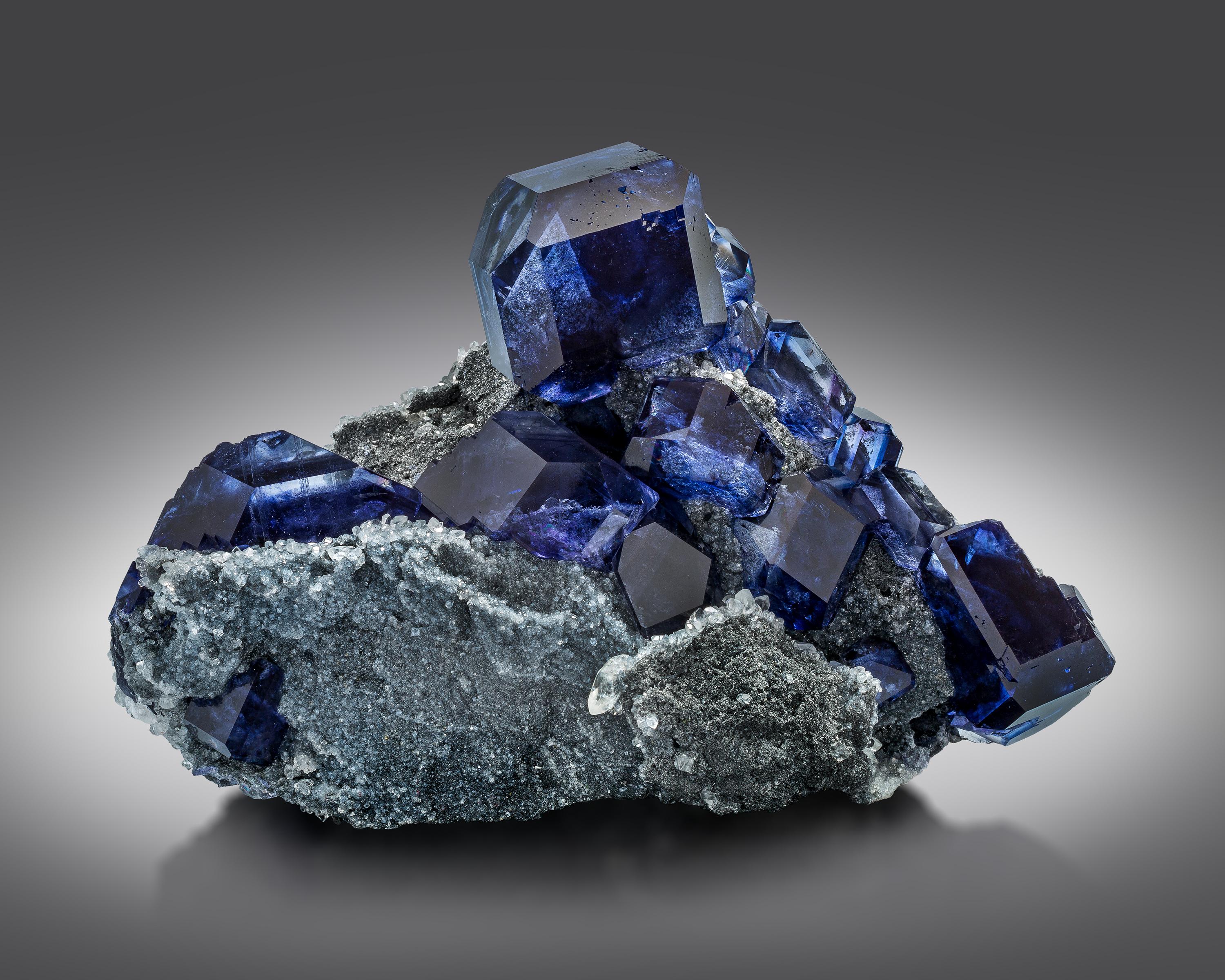 Spécimen de minéral Fluorite violet / bleu - Xiayang Townes, Chine en vente 1