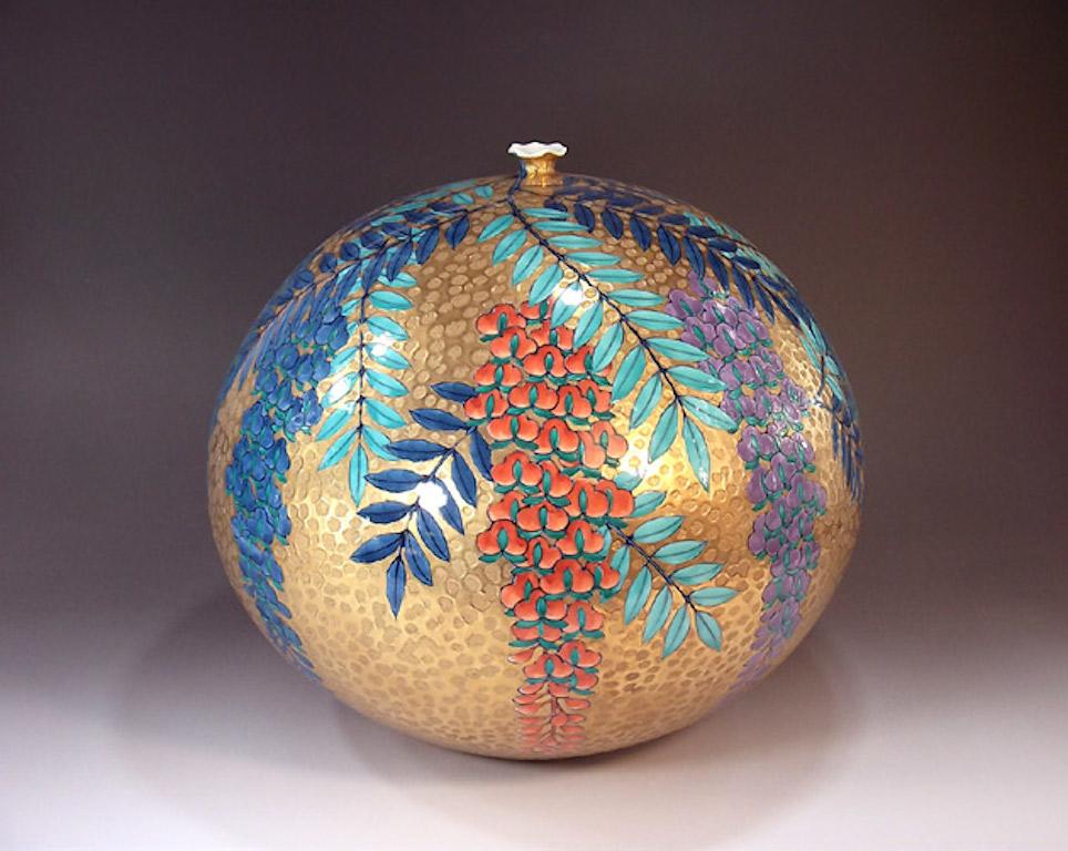 Lila-Blau-Gold-Porzellangefäß des japanischen zeitgenössischen Künstlers (Vergoldet) im Angebot
