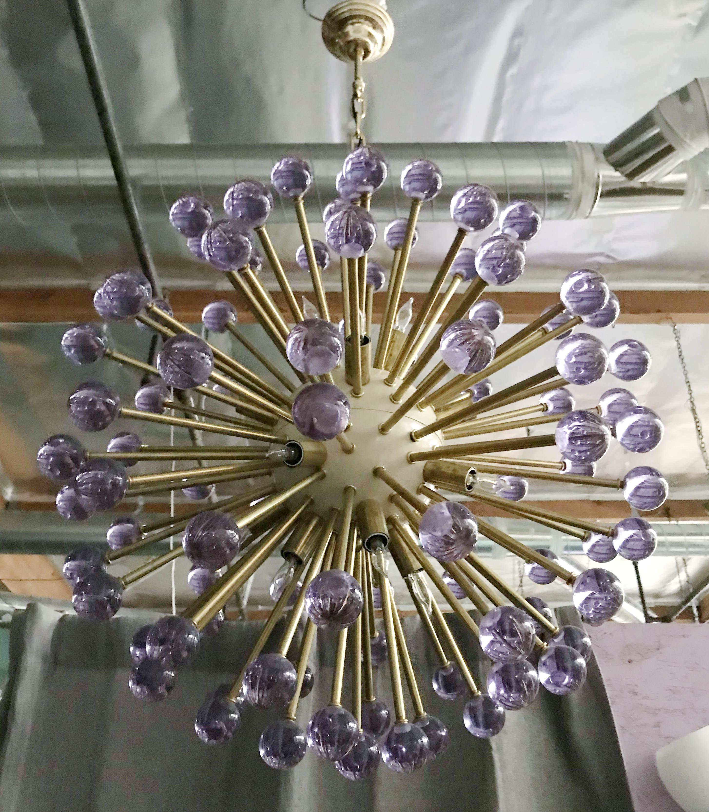 italien Lustre Spoutnik violet en écaille de verre par Fabio Ltd en vente