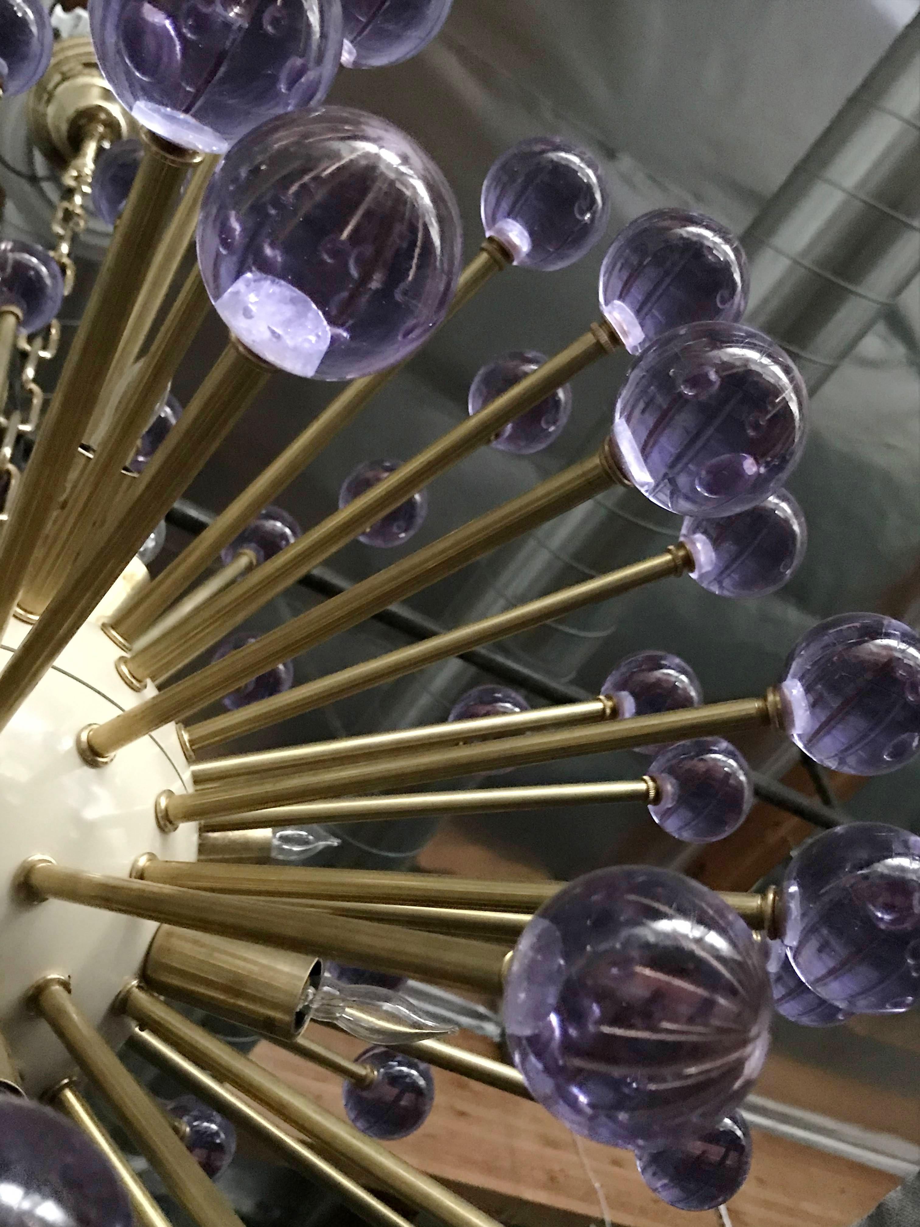 Lustre Spoutnik violet en écaille de verre par Fabio Ltd en vente 2