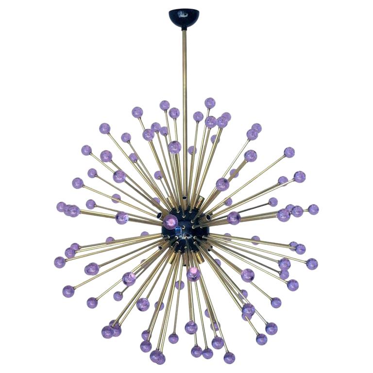 Sputnik-Kronleuchter mit lila Bügel von Fabio Ltd im Angebot