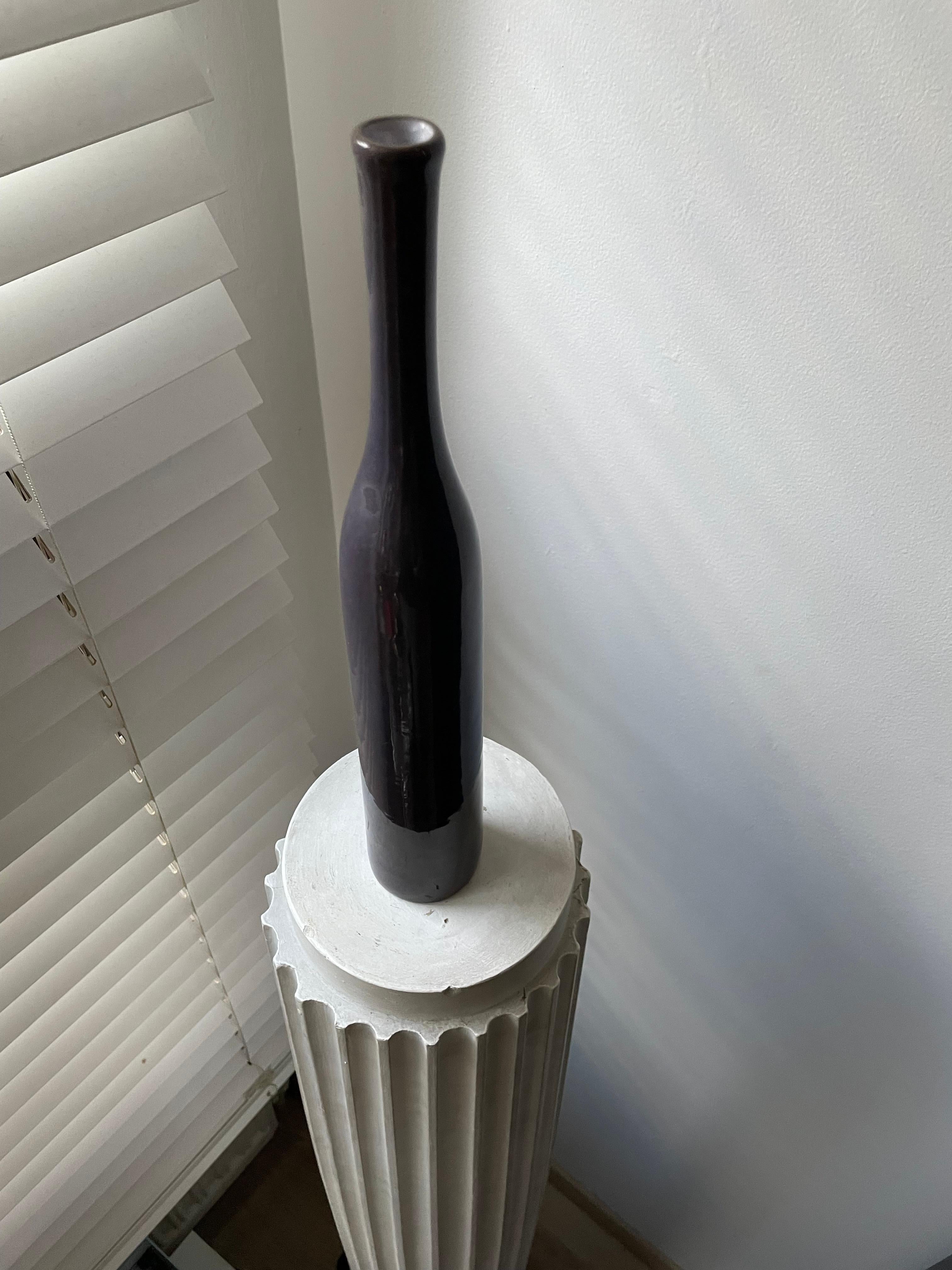 Mid-Century Modern Forme de bouteille en céramique violette par Jacques et Dani Ruelland, France 1960. en vente