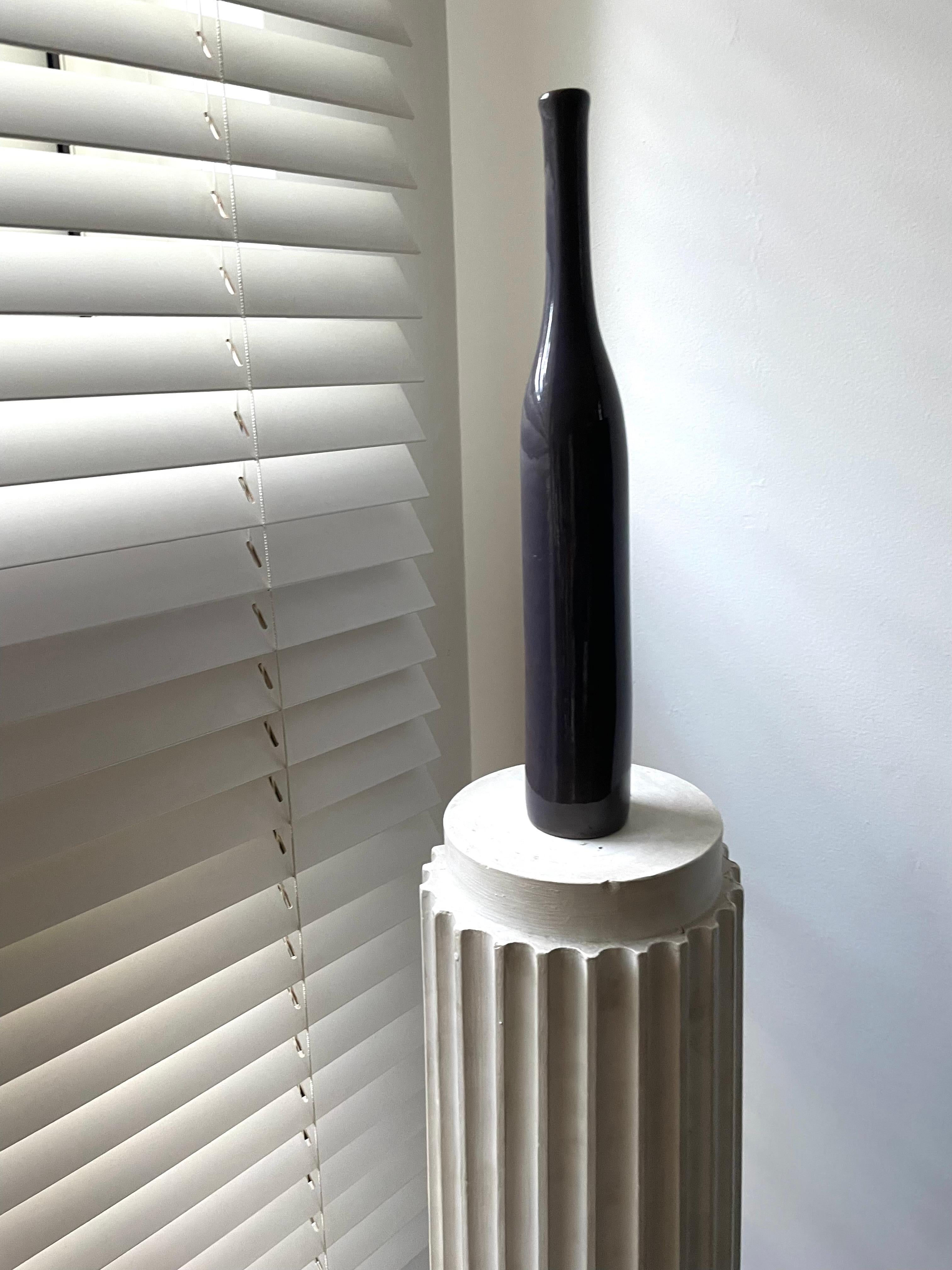 20ième siècle Forme de bouteille en céramique violette par Jacques et Dani Ruelland, France 1960. en vente