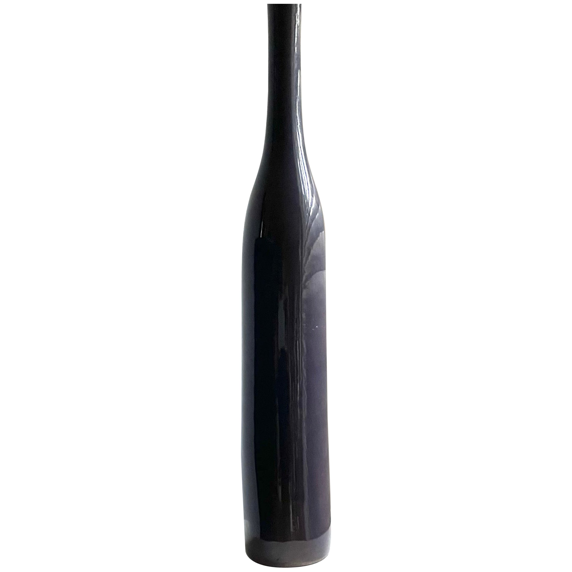 Forme de bouteille en céramique violette par Jacques et Dani Ruelland, France 1960. en vente