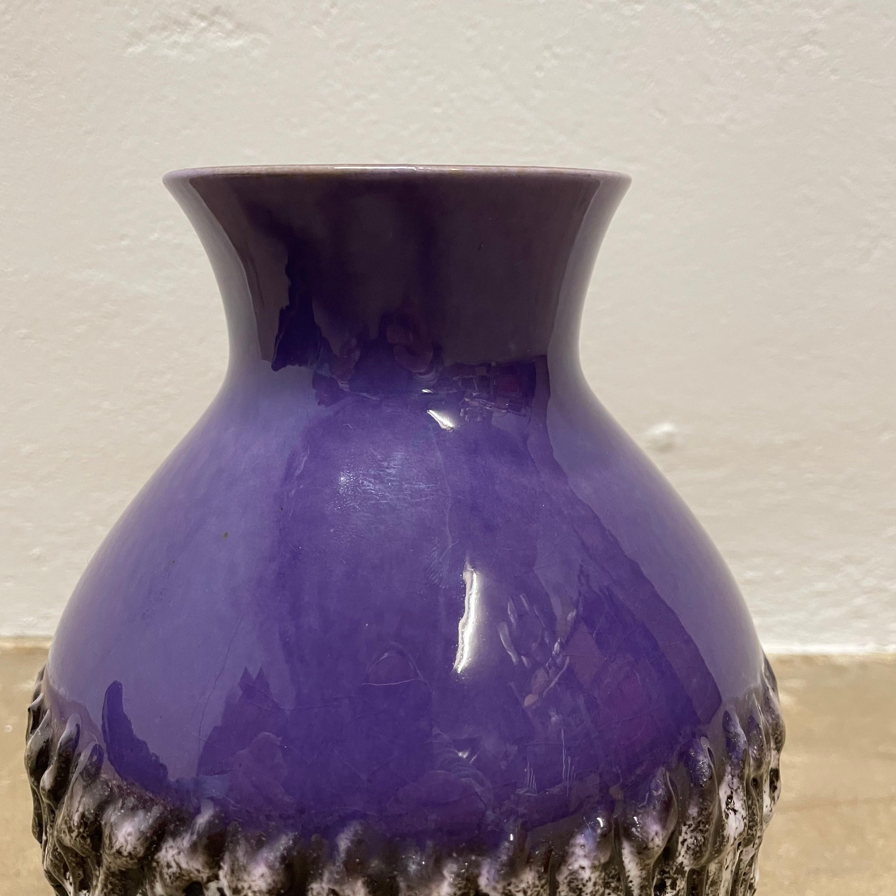 Vase brutaliste en céramique violette Fat Lava Carstens Tönnieshof, Allemagne, années 1970 en vente 5