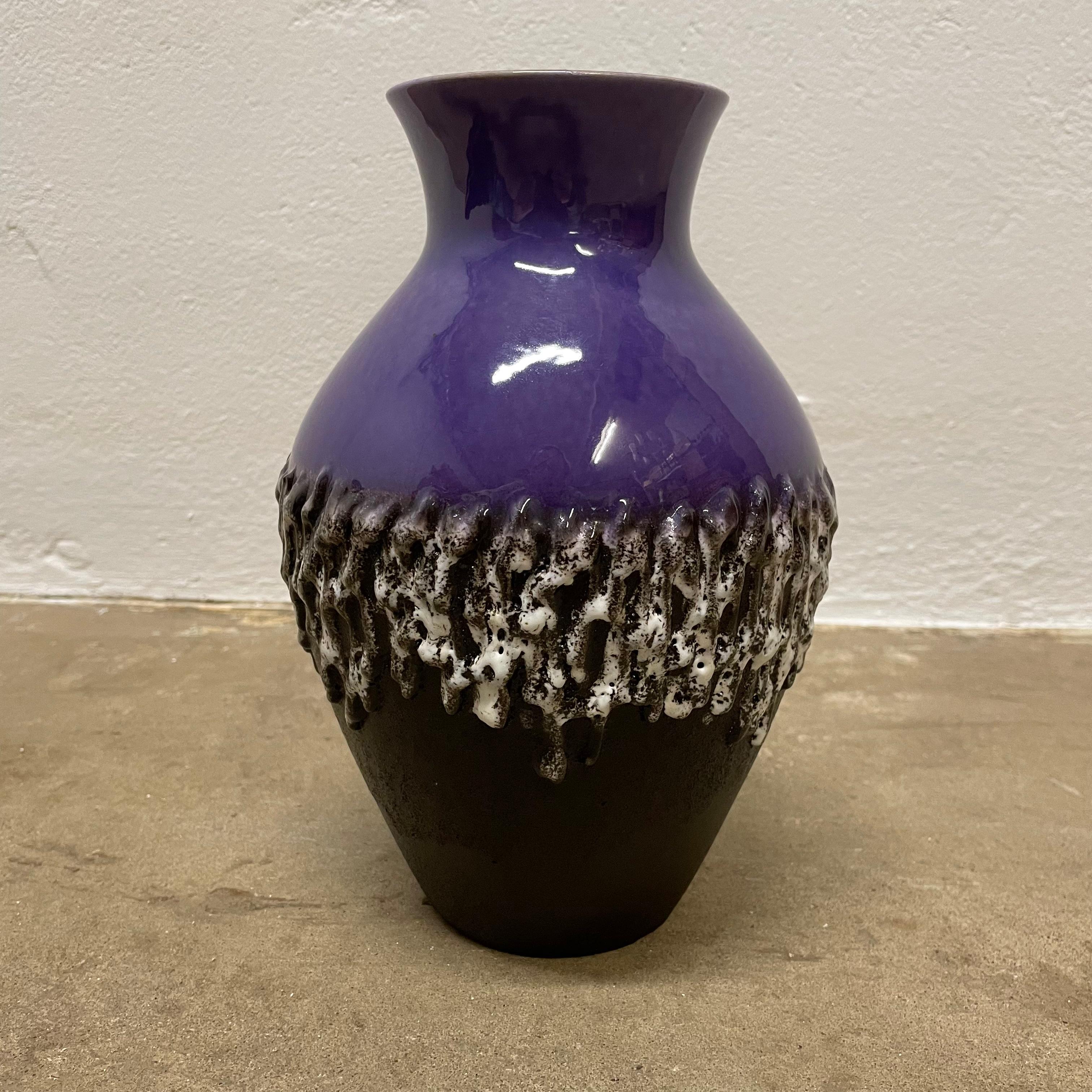 Vase brutaliste en céramique violette Fat Lava Carstens Tönnieshof, Allemagne, années 1970 en vente 8