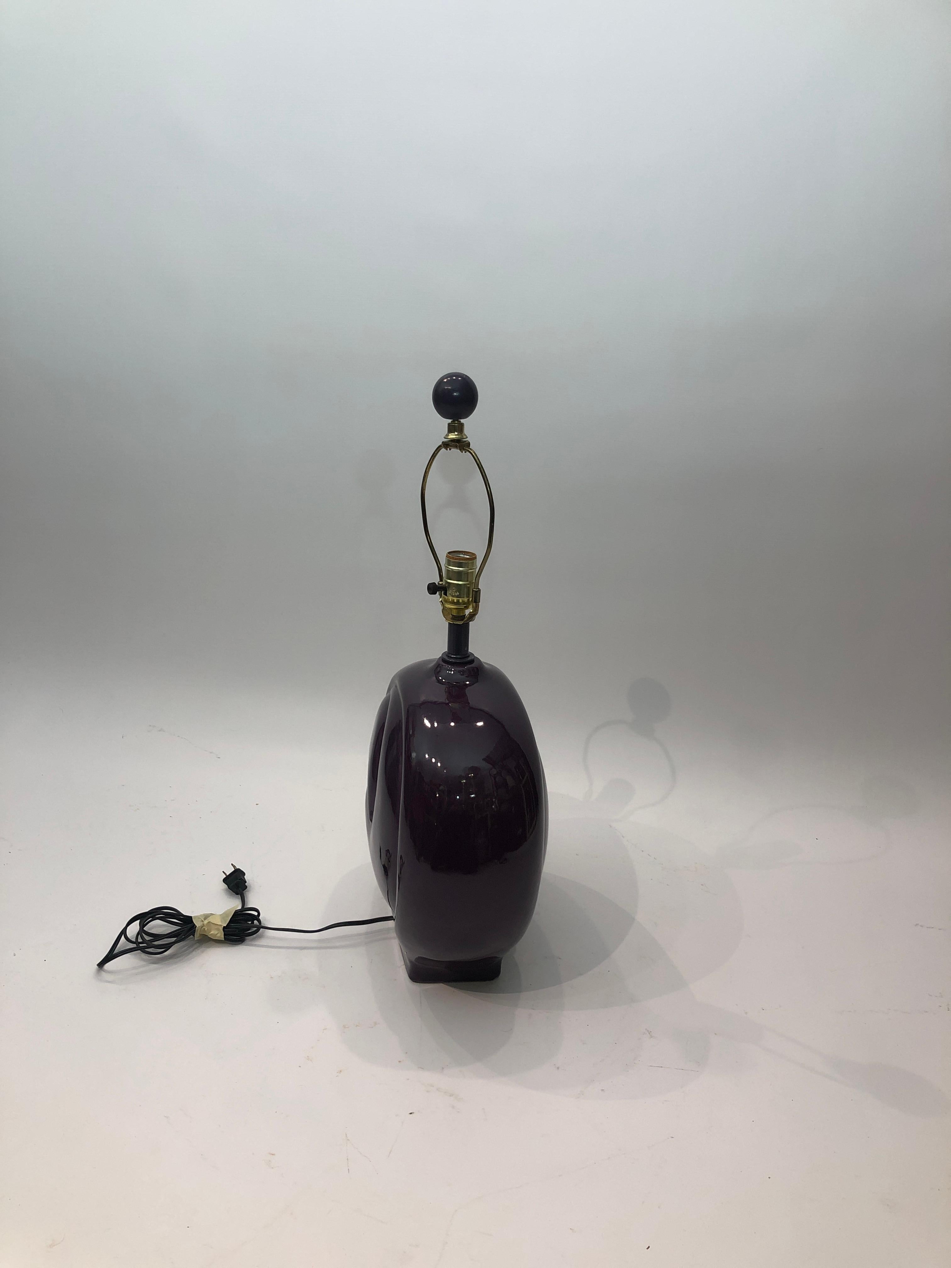 Lámpara de mesa de cerámica morada años 80 Pierre Cardin Vintage Hollywood Regency en venta 3