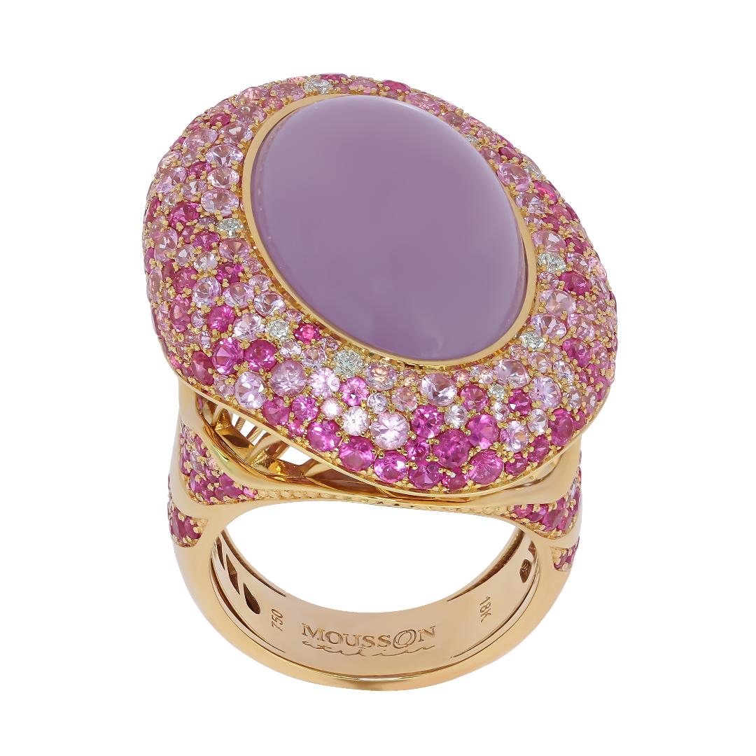Purple Chalcedony 16.30 Carat Pink Sapphire Diamonds 18 Karat Yellow Gold Ring
Take a closer look at this Ring in a dazzling combination of 18K Yellow Gold, 16.30 Carat Purple Chalcedony, 312 Pink Sapphires and Diamonds. The upper part of the Ring