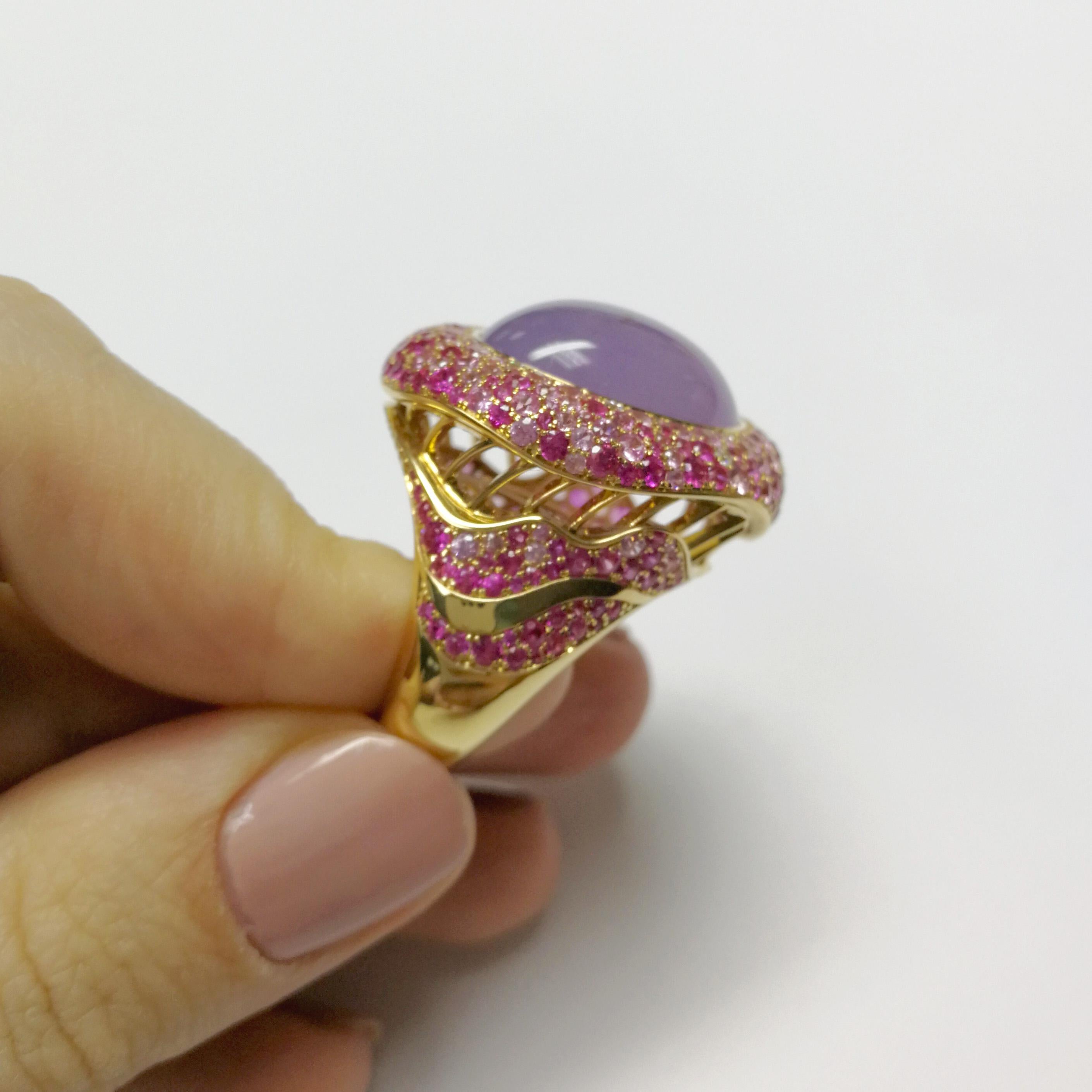 Oval Cut Purple Chalcedony 16.30 Carat Pink Sapphire Diamonds 18 Karat Yellow Gold Ring For Sale