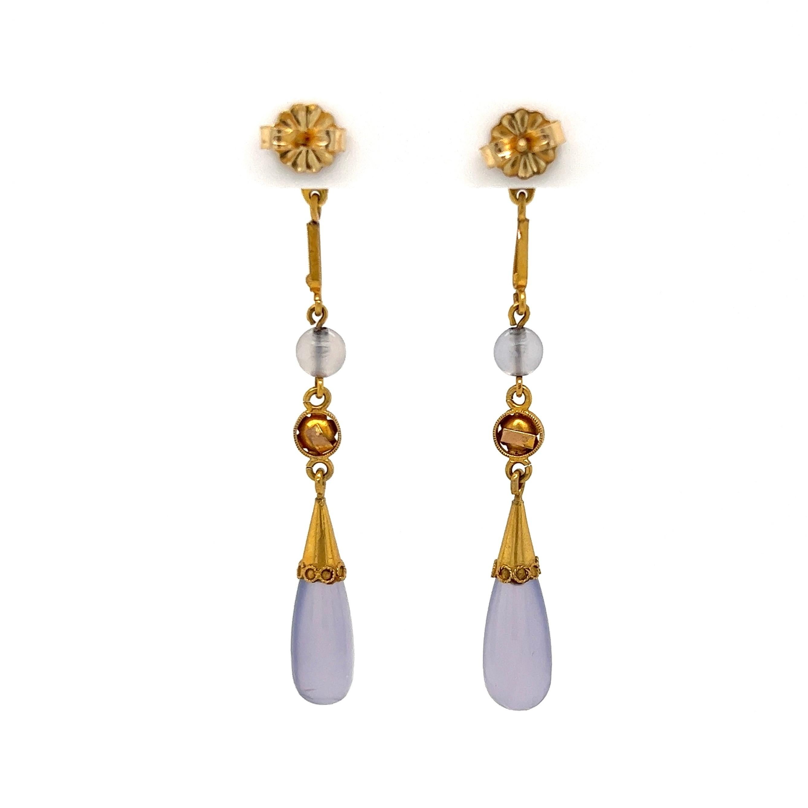 Purple Chalcedony Etruscan Revival Gold Drop Earrings In Excellent Condition For Sale In Montreal, QC