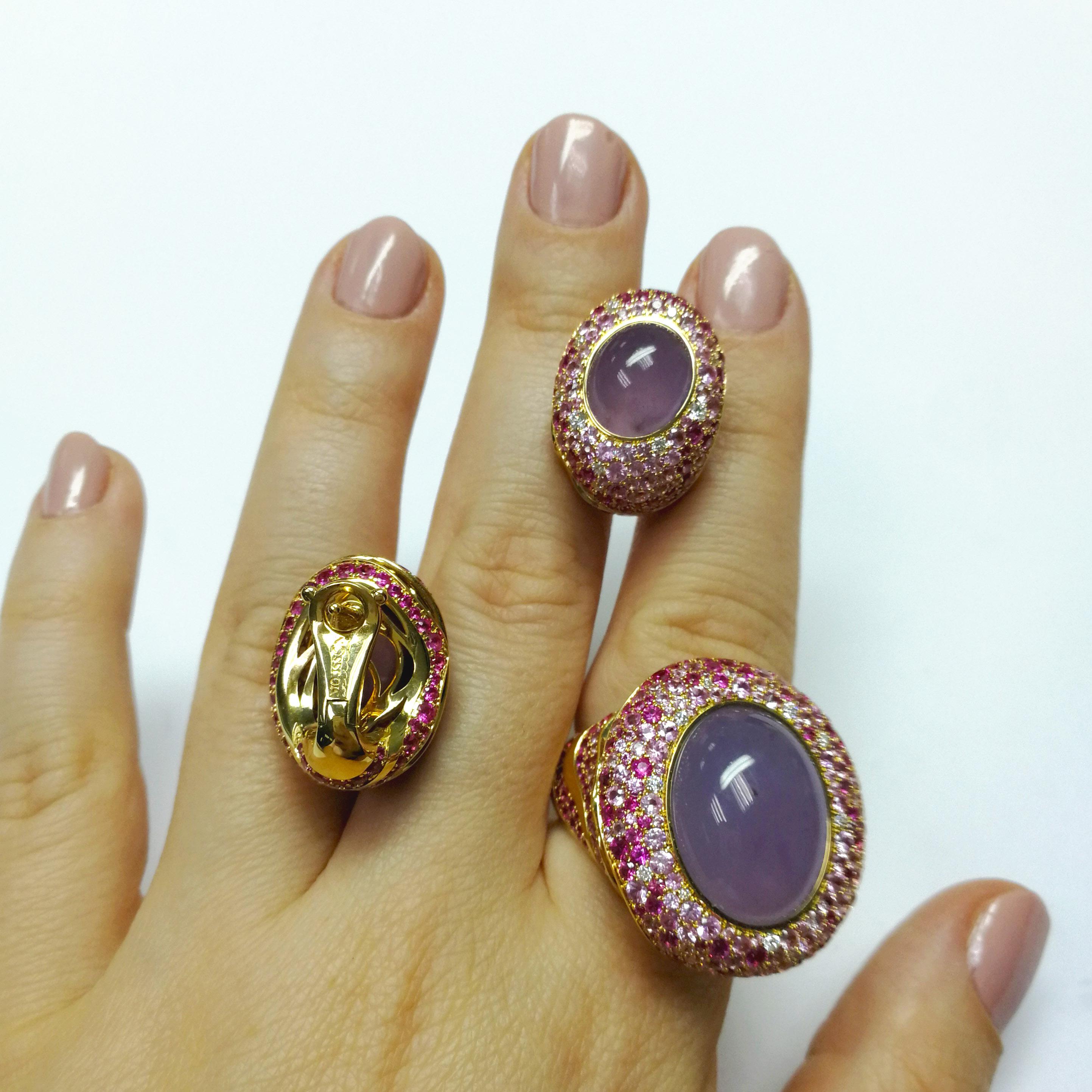 Contemporain Suite en or jaune 18 carats avec calcédoine violette, saphirs roses et diamants en vente