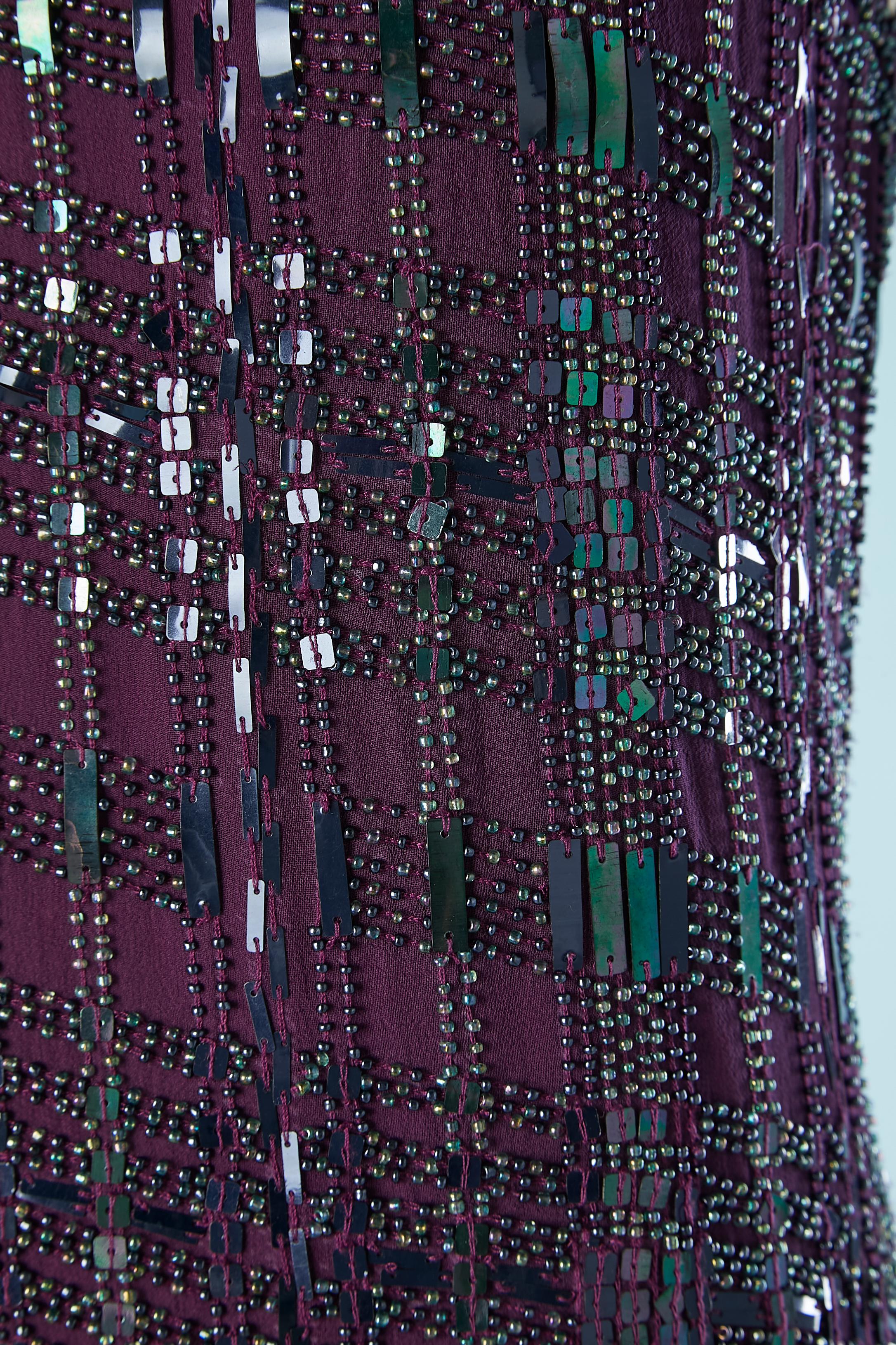 Purple chiffon cocktail dress with beaded work all over. Chiffon lining. Zip and hook&eye in the middle back. 
SIZE L 