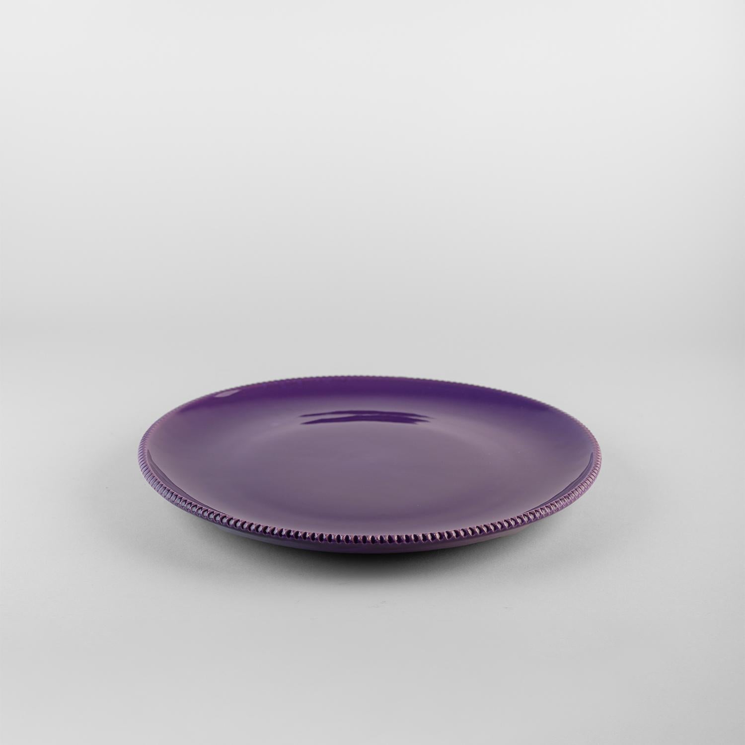 Platos almenados morados: Sopa, soporte, plato auxiliar para 4 Hecho a mano en Italia 2024 en Nuevo estado para la venta en San Miniato PI, IT